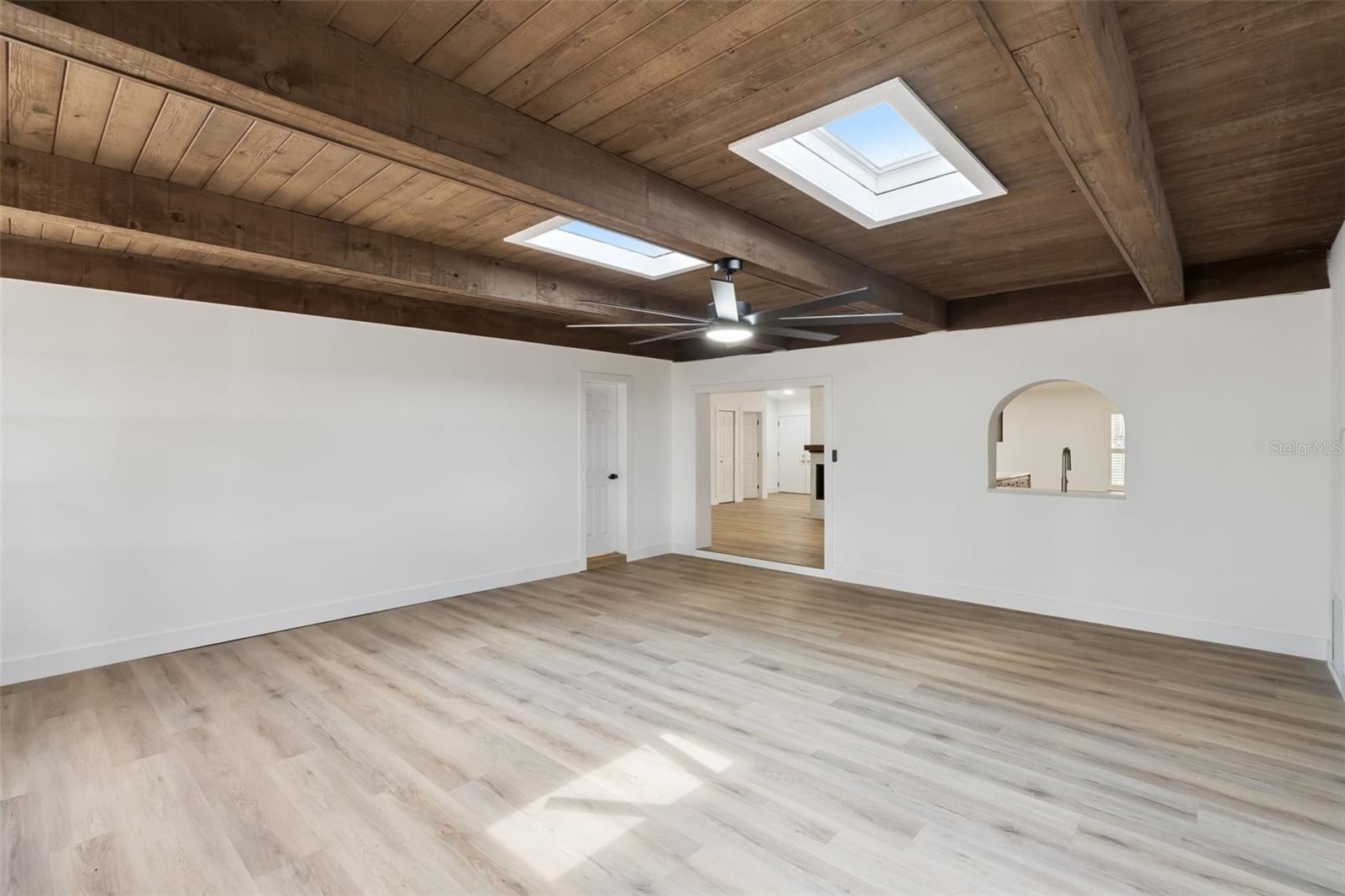 Image 36 of 61 For 418 Lakeshore Drive