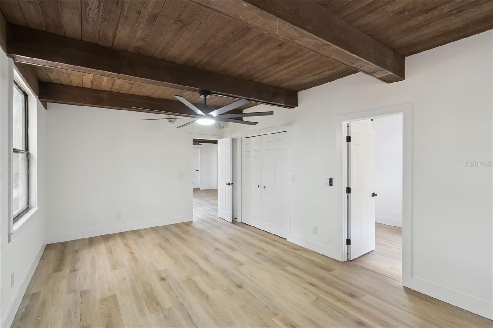 Image 37 of 61 For 418 Lakeshore Drive