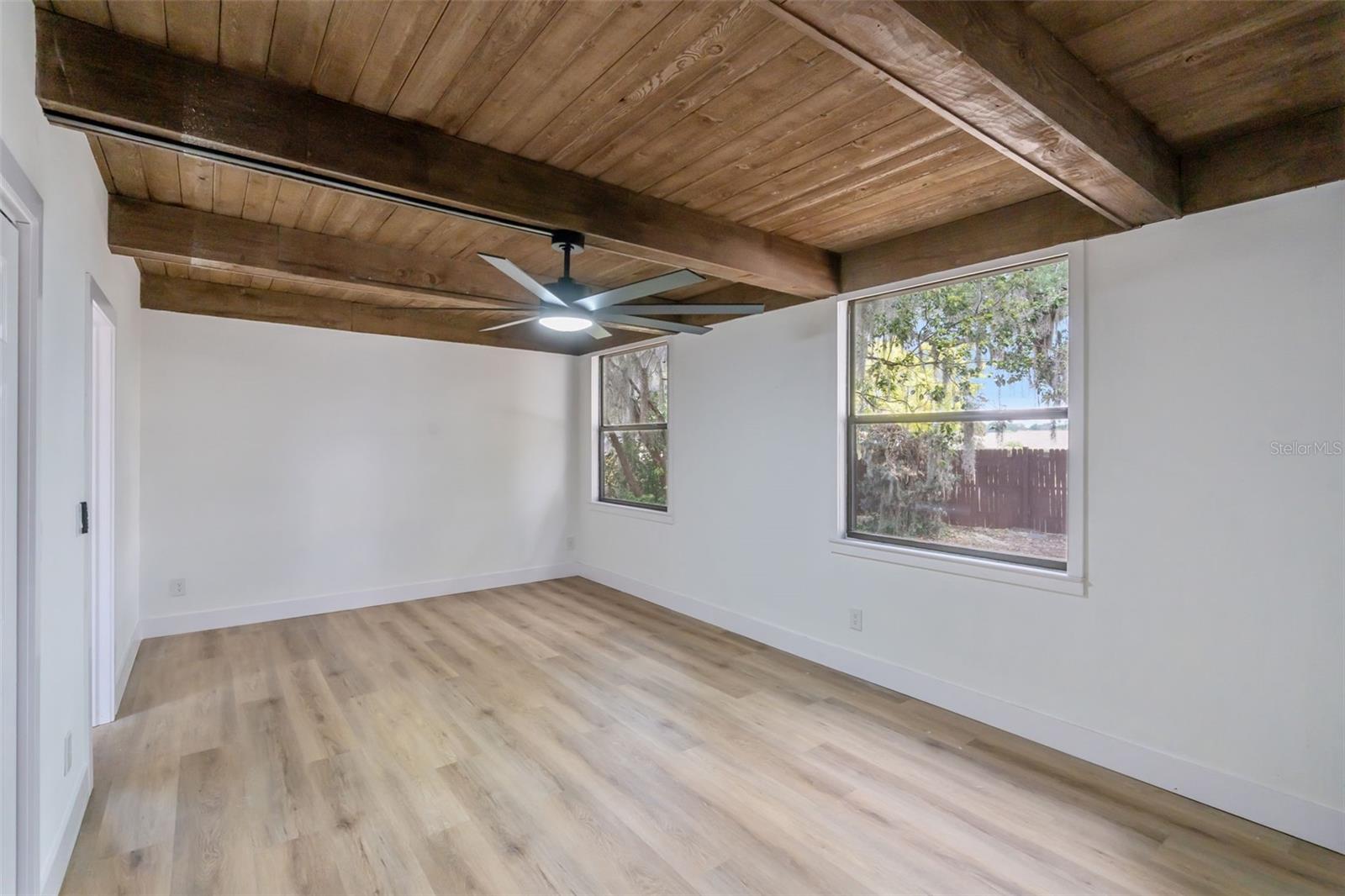 Image 39 of 61 For 418 Lakeshore Drive