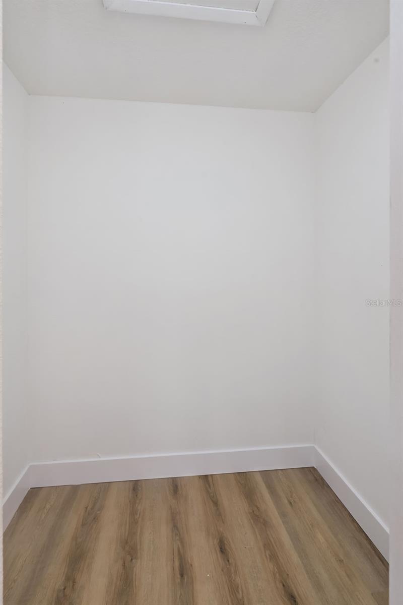 Image 44 of 61 For 418 Lakeshore Drive