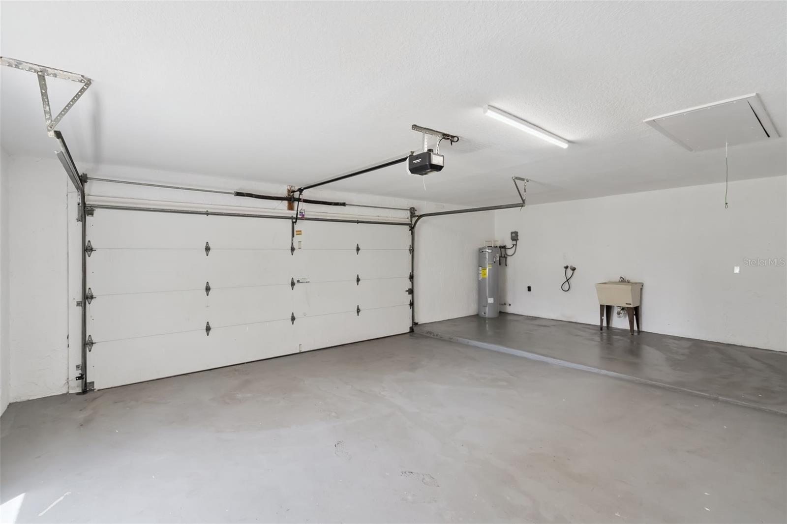 Image 45 of 61 For 418 Lakeshore Drive