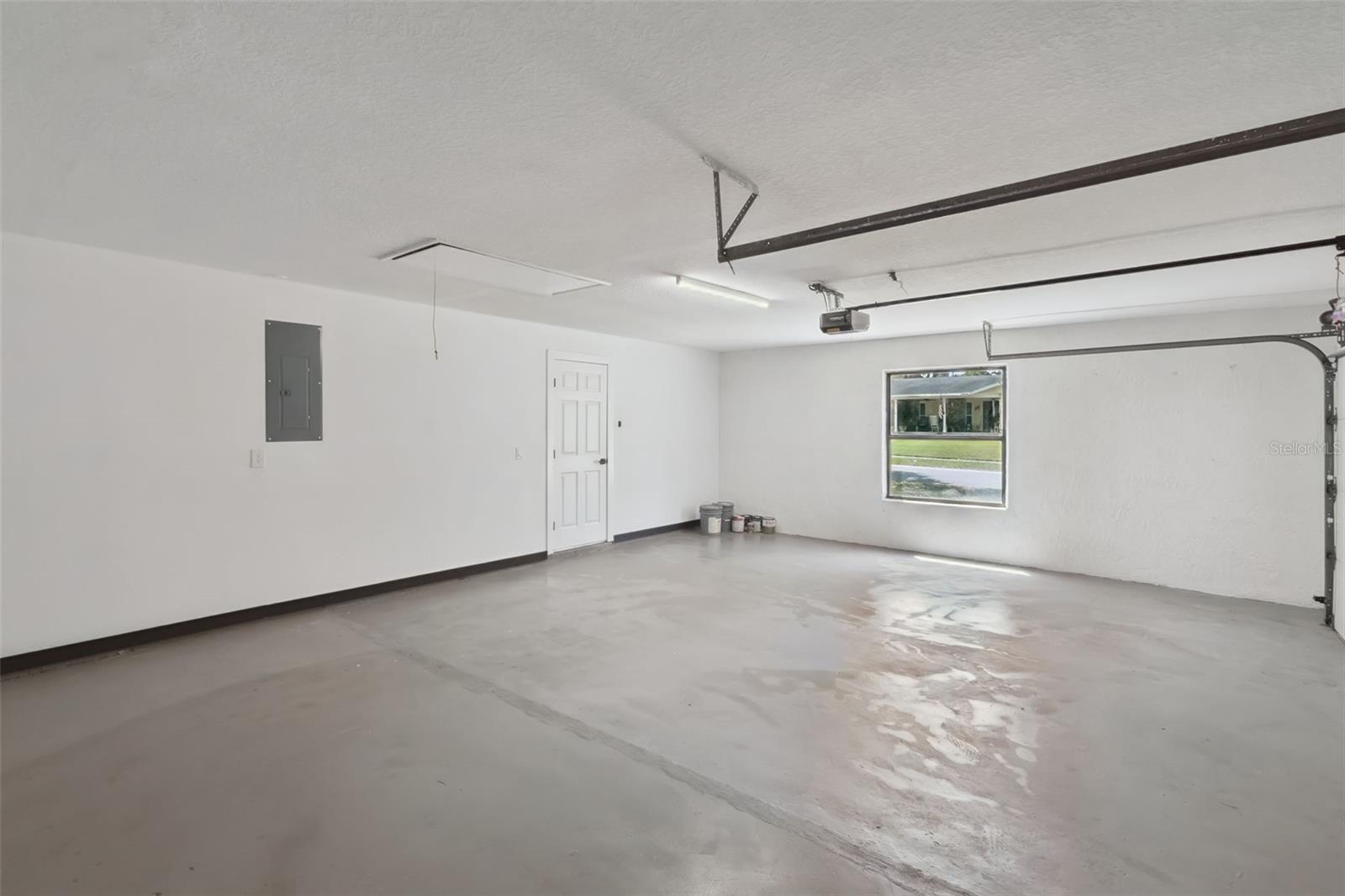 Image 46 of 61 For 418 Lakeshore Drive