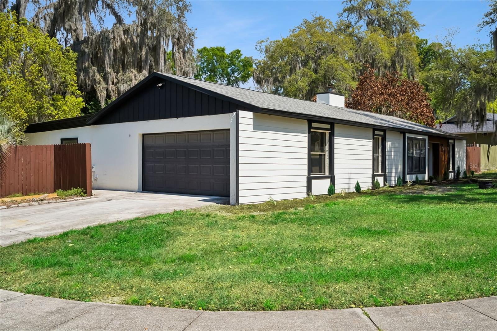 Image 52 of 61 For 418 Lakeshore Drive