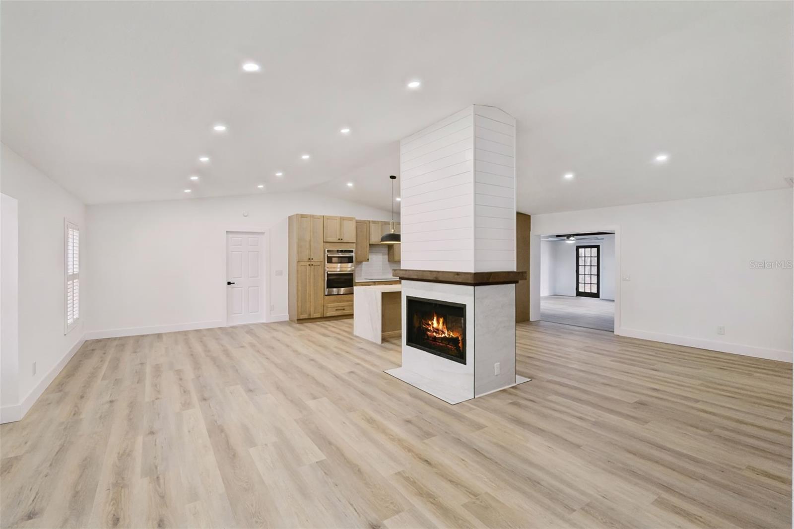 Image 8 of 61 For 418 Lakeshore Drive