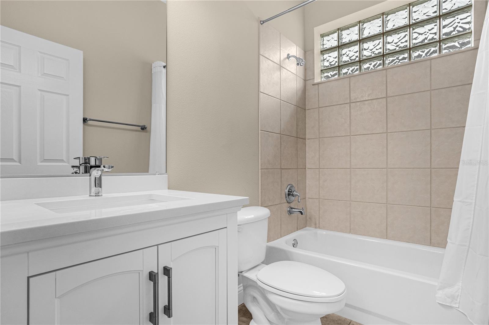 Image 20 of 36 For 10674 Woodchase Circle