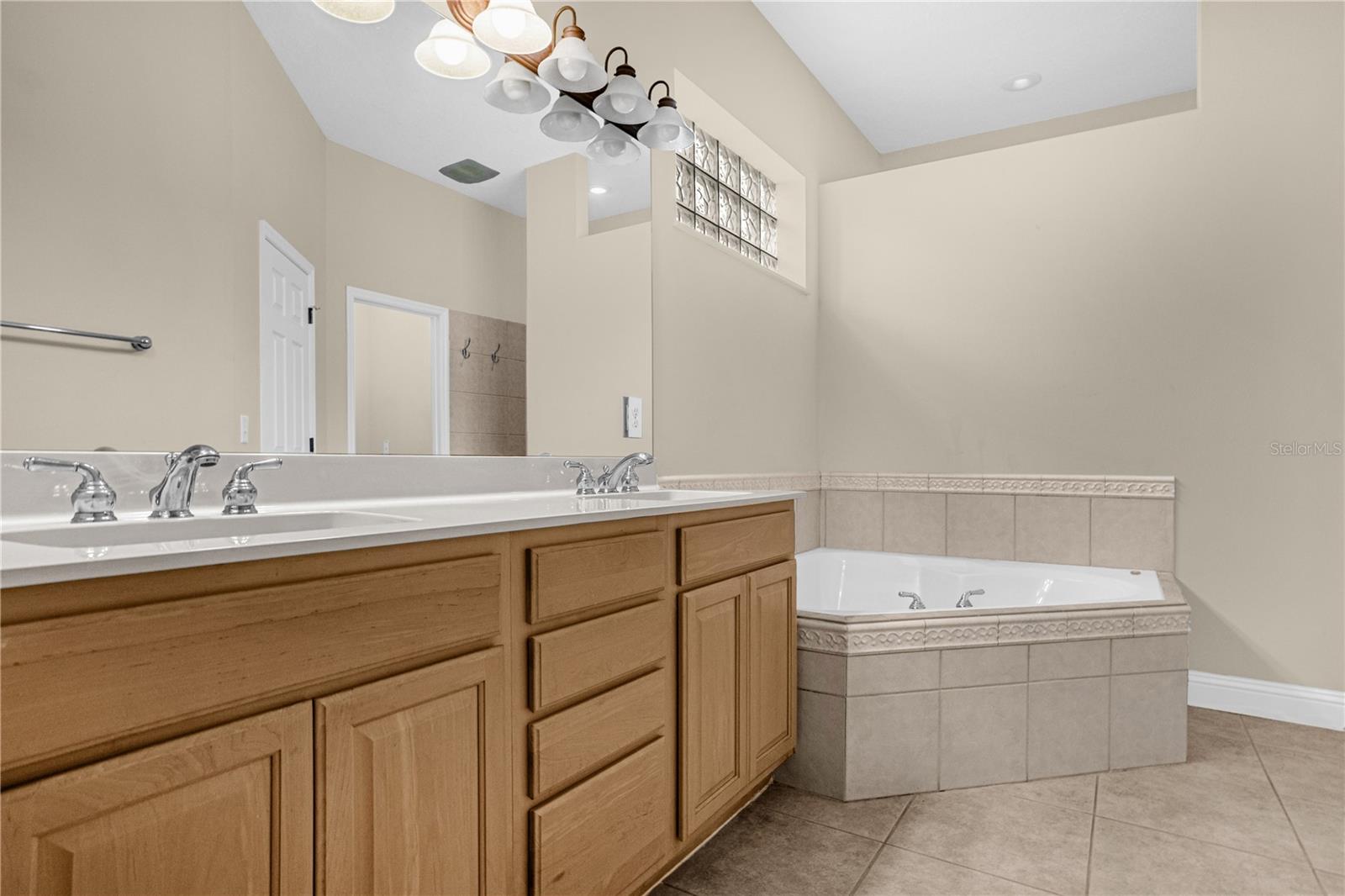 Image 28 of 36 For 10674 Woodchase Circle