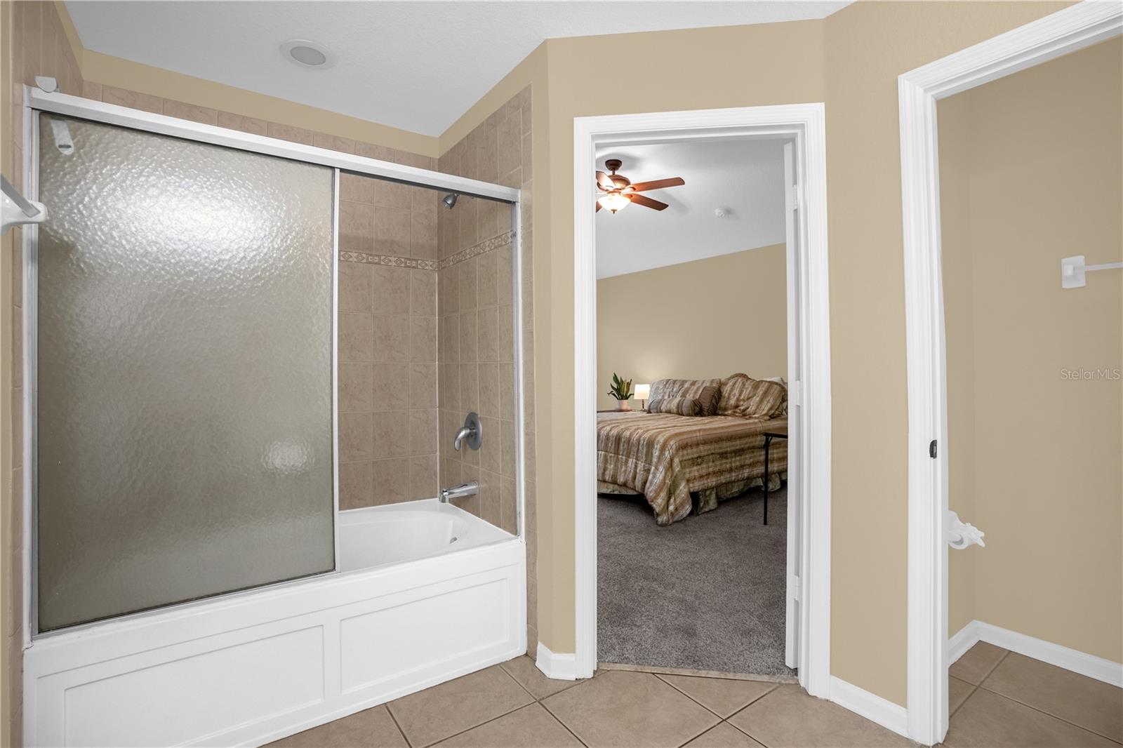 Image 16 of 27 For 6491 Daysbrook Drive 101