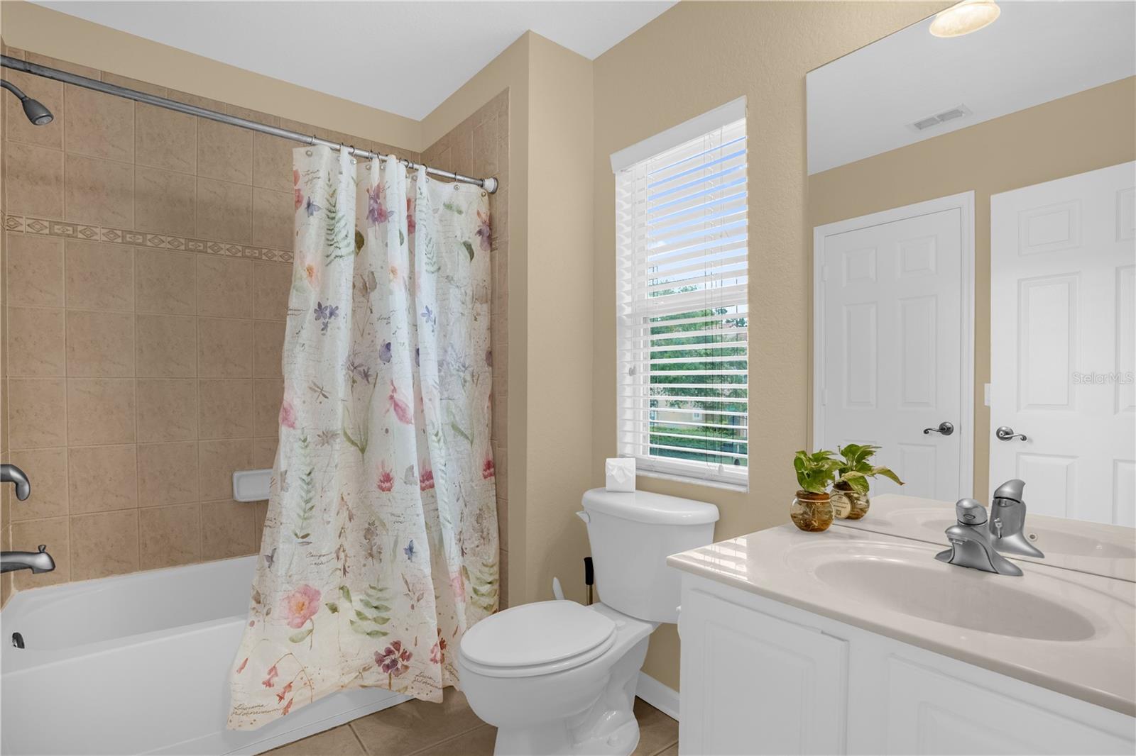 Image 19 of 27 For 6491 Daysbrook Drive 101