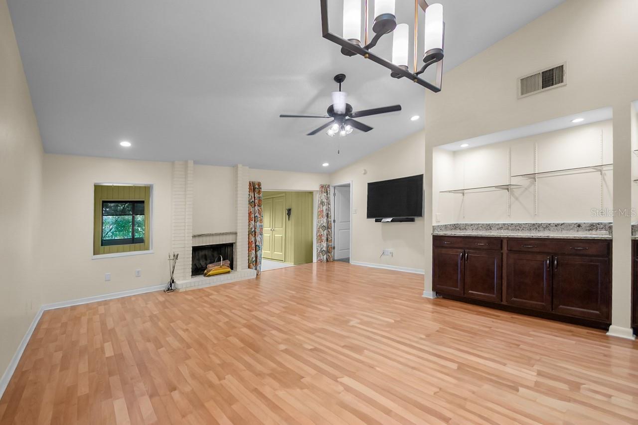 Image 6 of 28 For 16 Escondido Circle 223