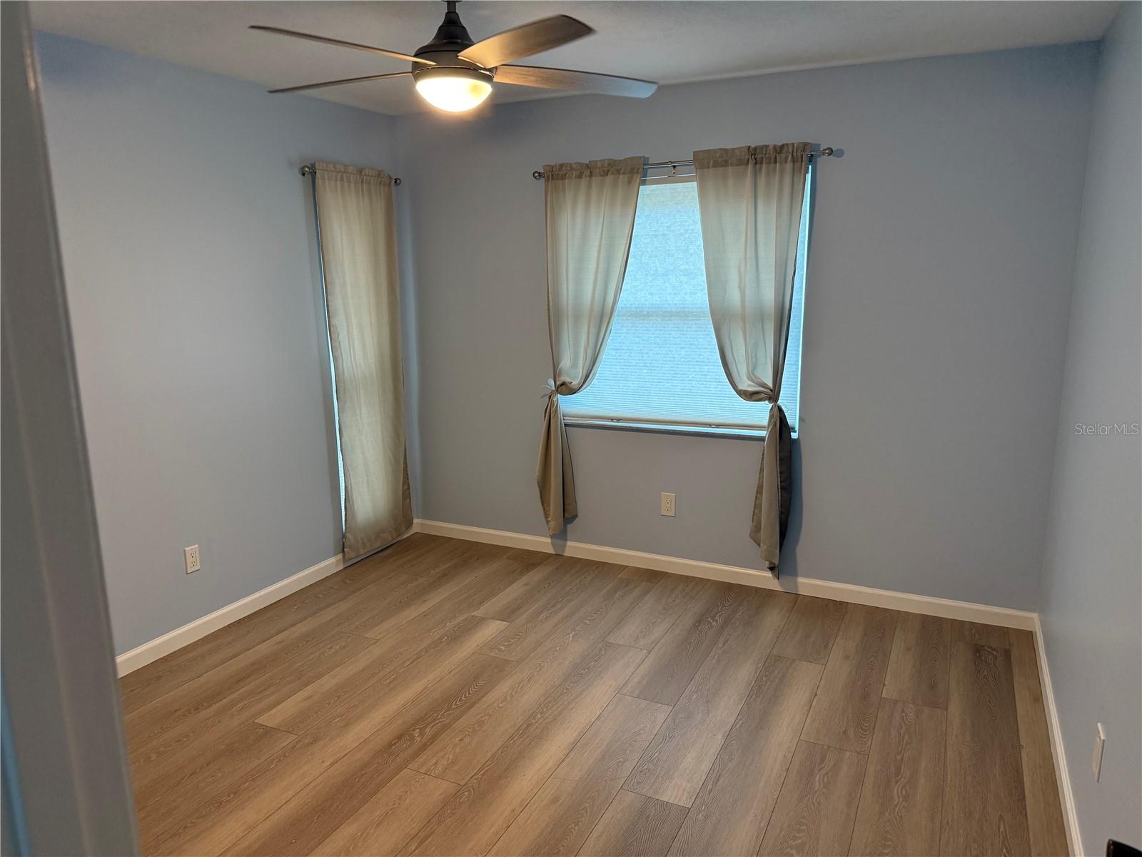 Image 24 of 29 For 110 & 112 Gloucester Blvd 110 & 112