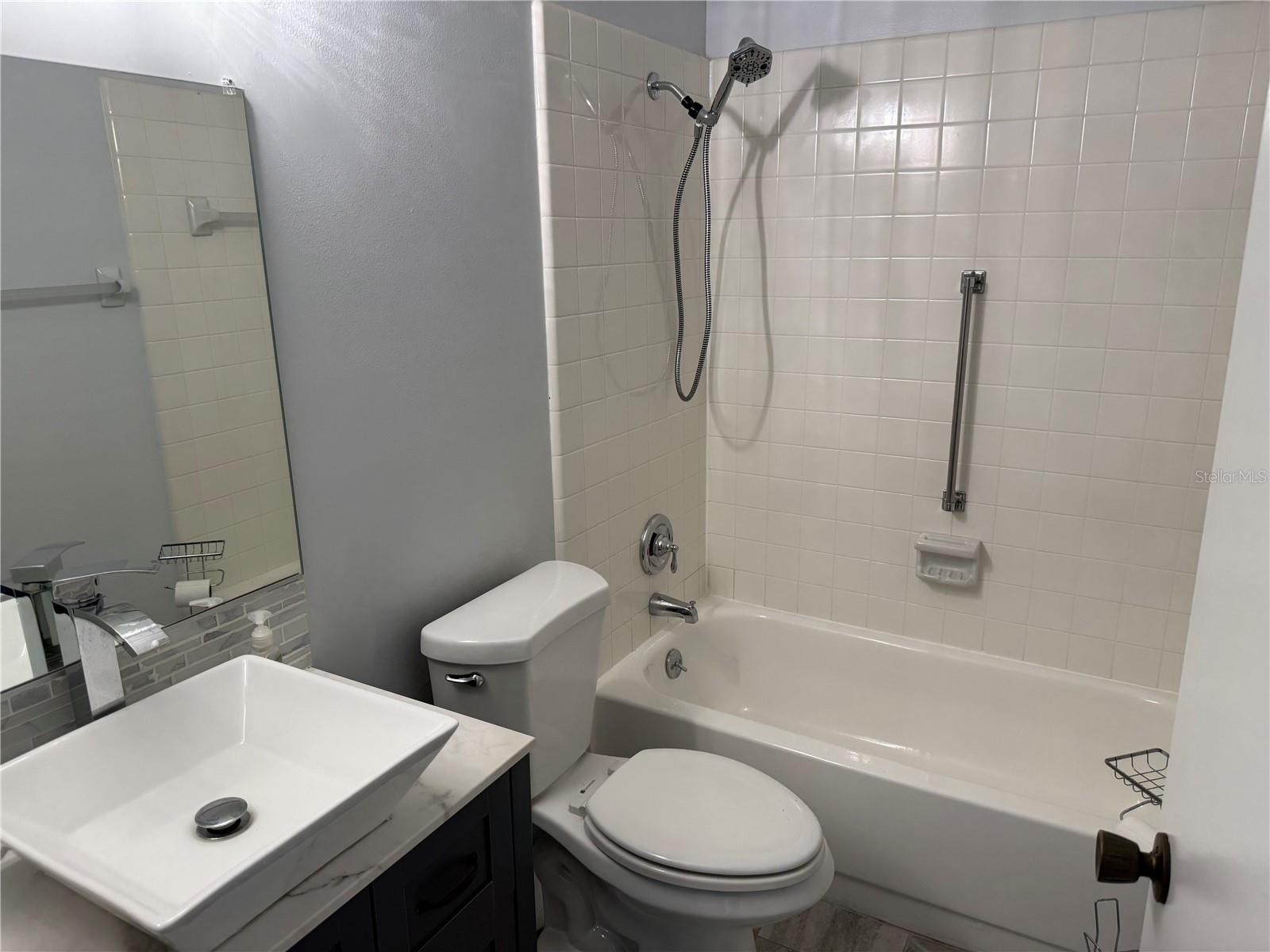 Image 25 of 29 For 110 & 112 Gloucester Blvd 110 & 112