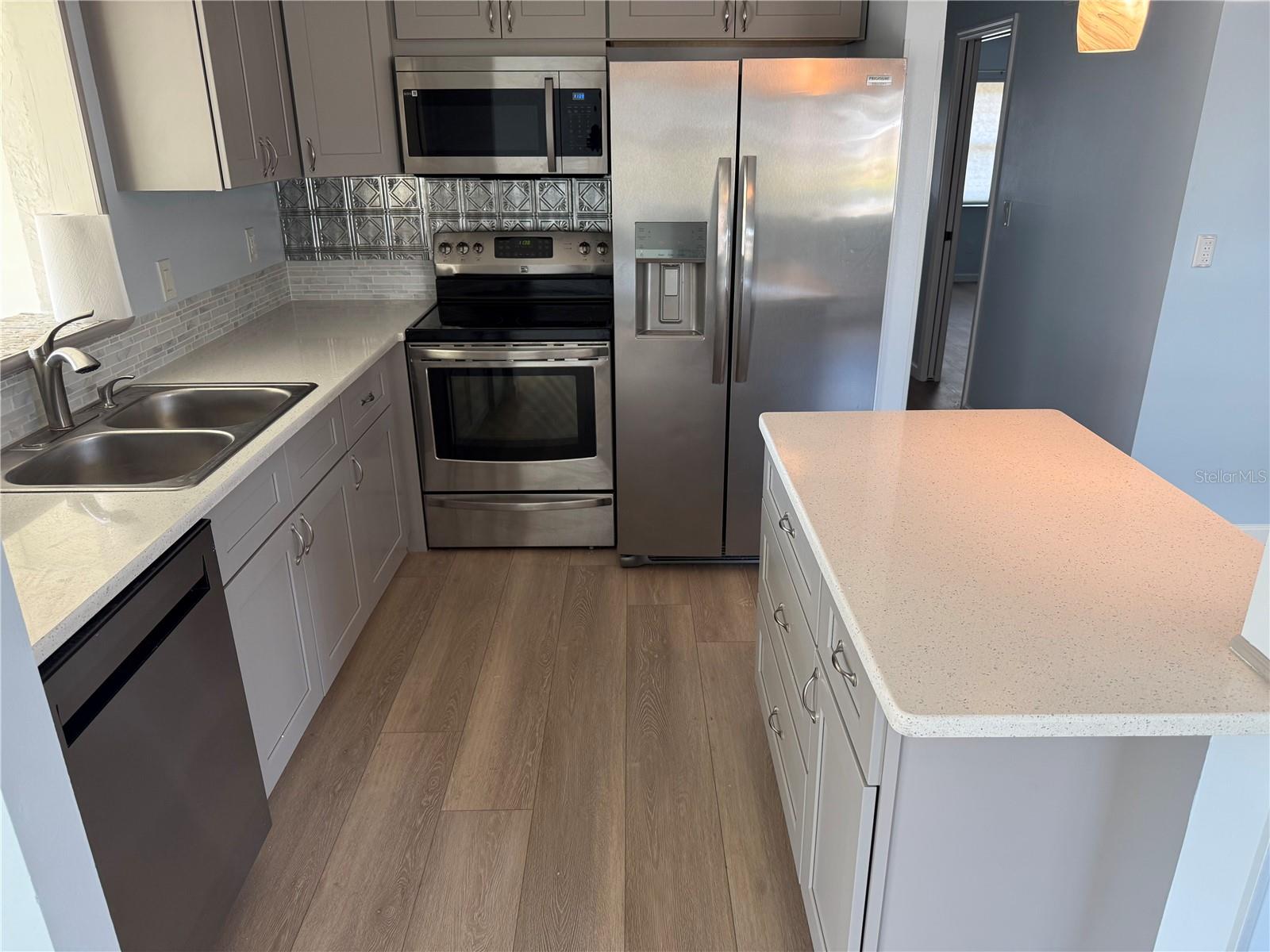 Image 9 of 29 For 110 & 112 Gloucester Blvd 110 & 112