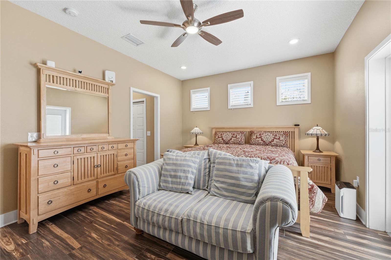 Image 22 of 42 For 546 King Street