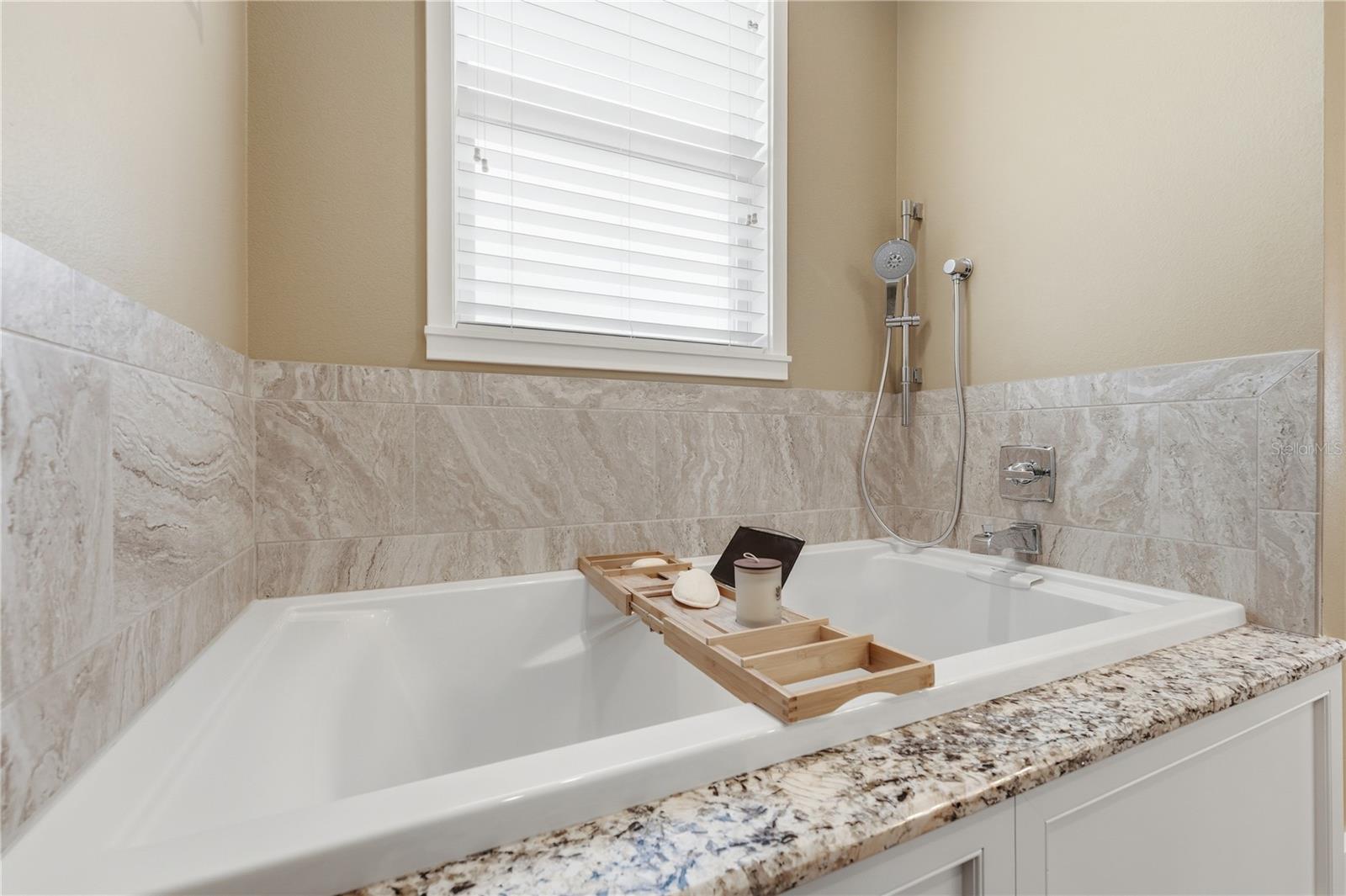 Image 25 of 42 For 546 King Street