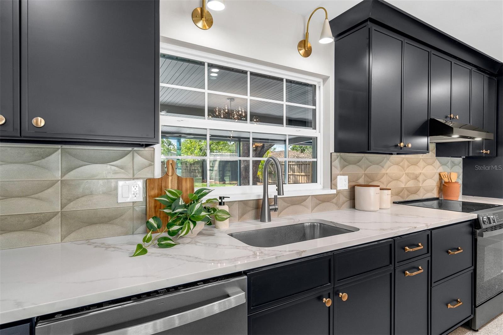 Image 11 of 50 For 639 Friar Road