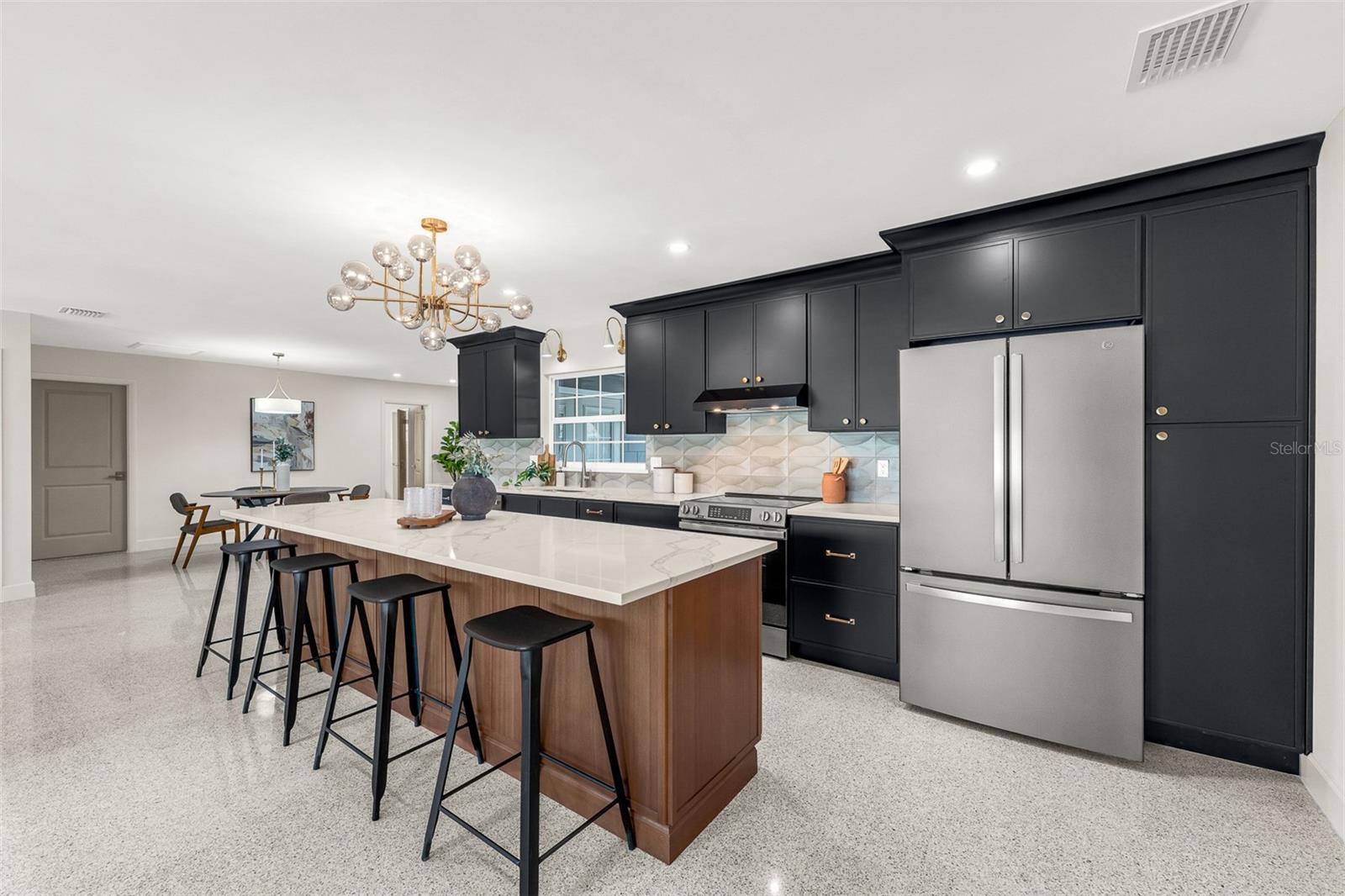 Image 12 of 50 For 639 Friar Road