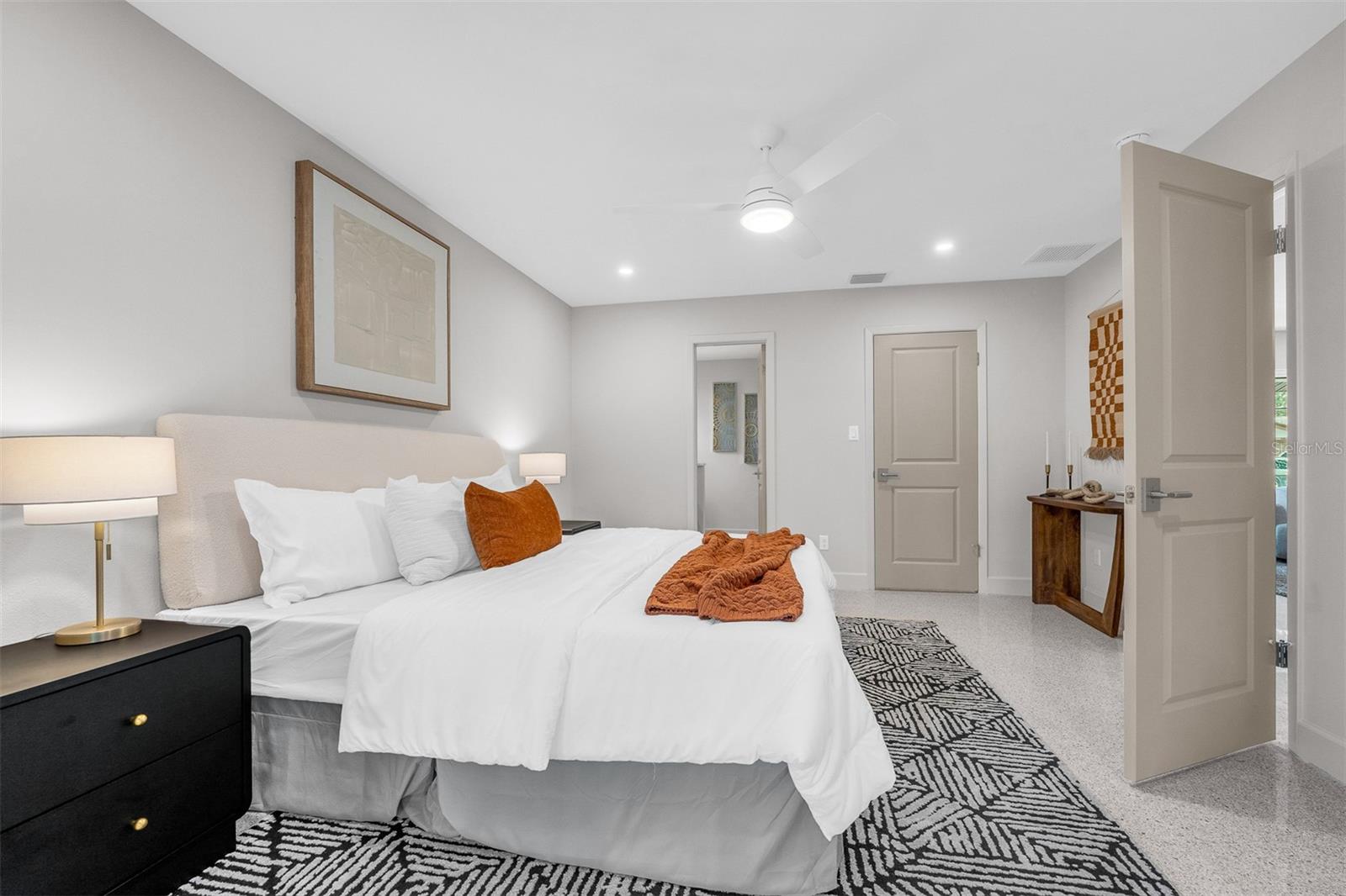 Image 17 of 50 For 639 Friar Road