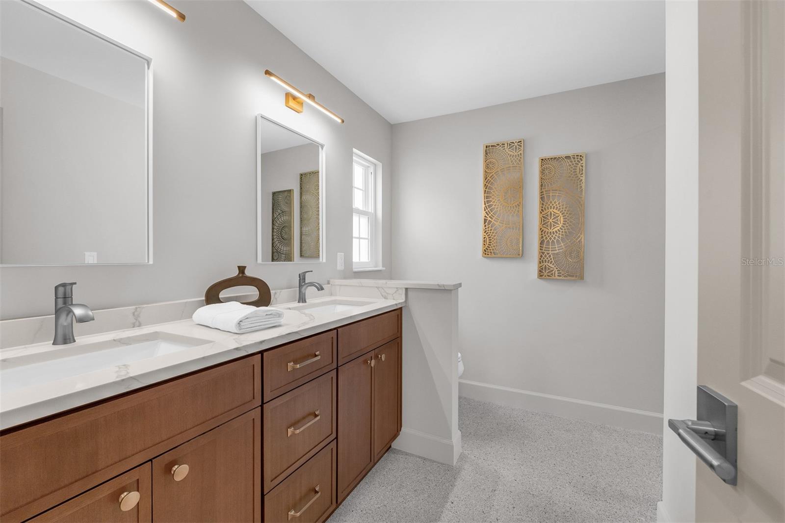 Image 18 of 50 For 639 Friar Road