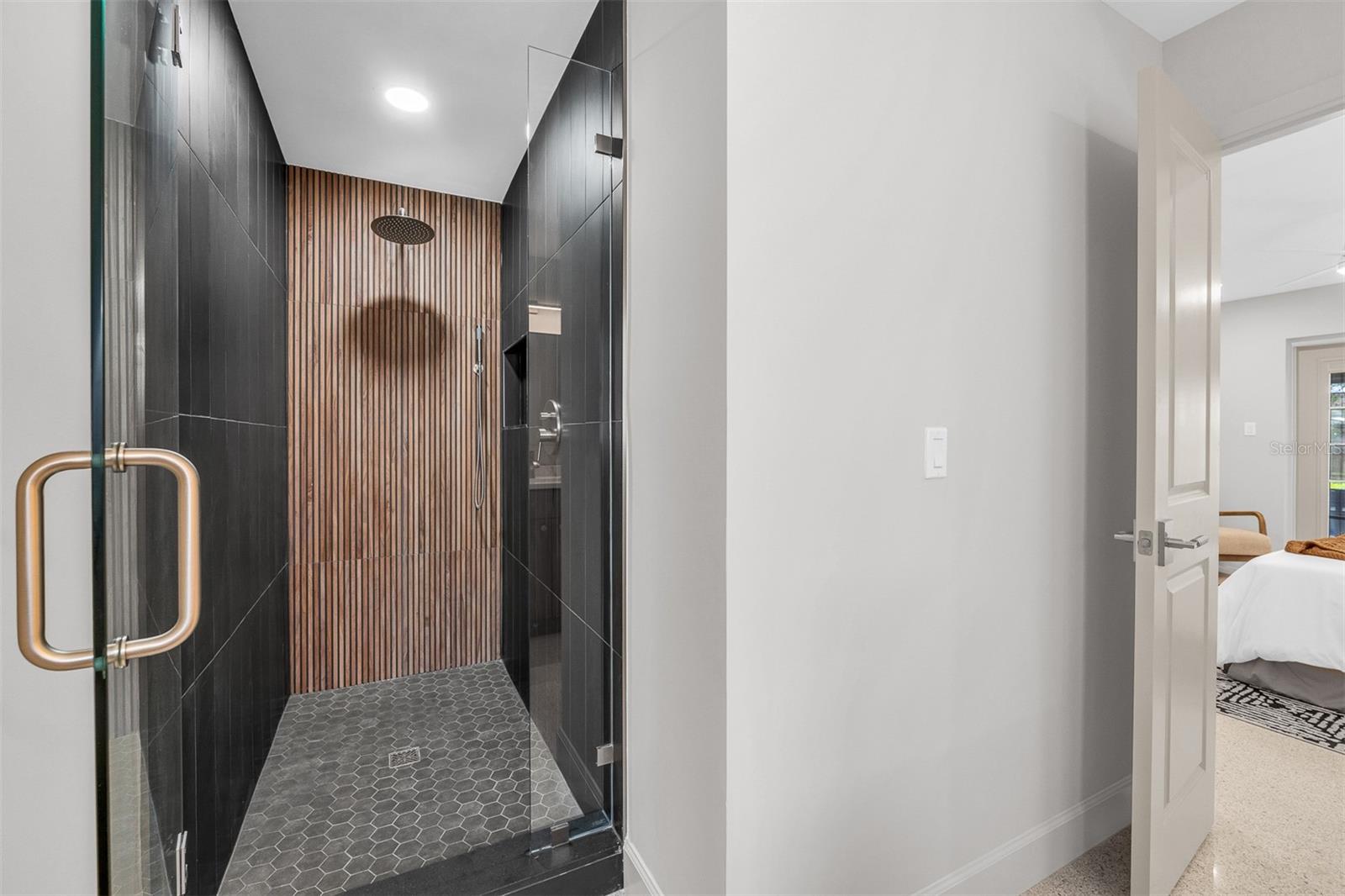 Image 19 of 50 For 639 Friar Road