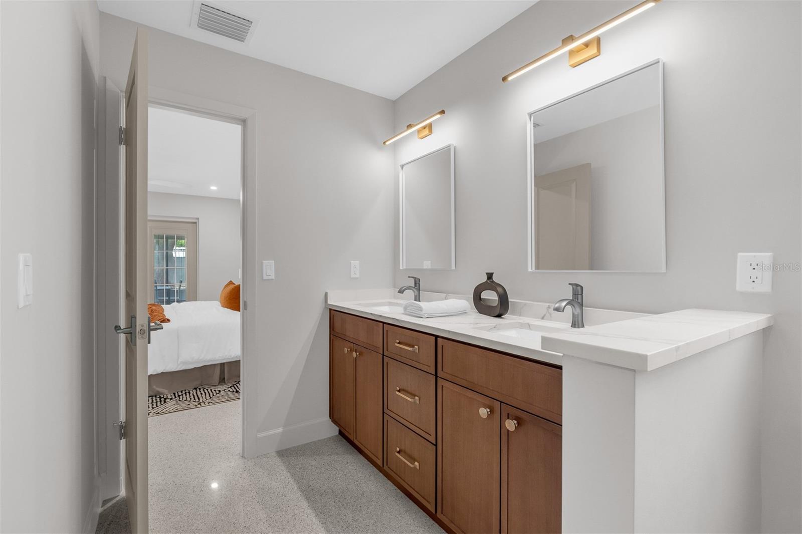 Image 20 of 50 For 639 Friar Road