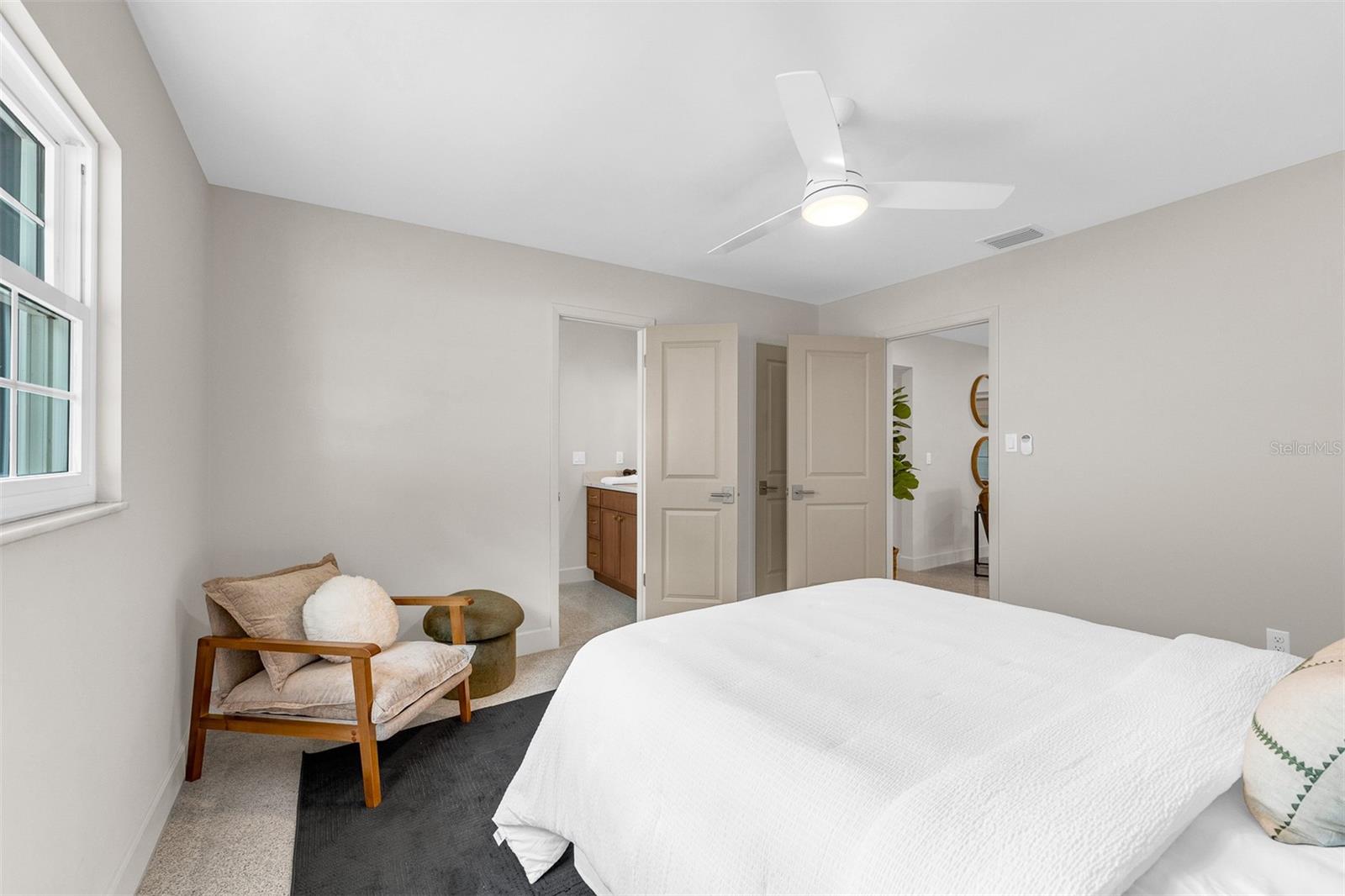 Image 23 of 50 For 639 Friar Road