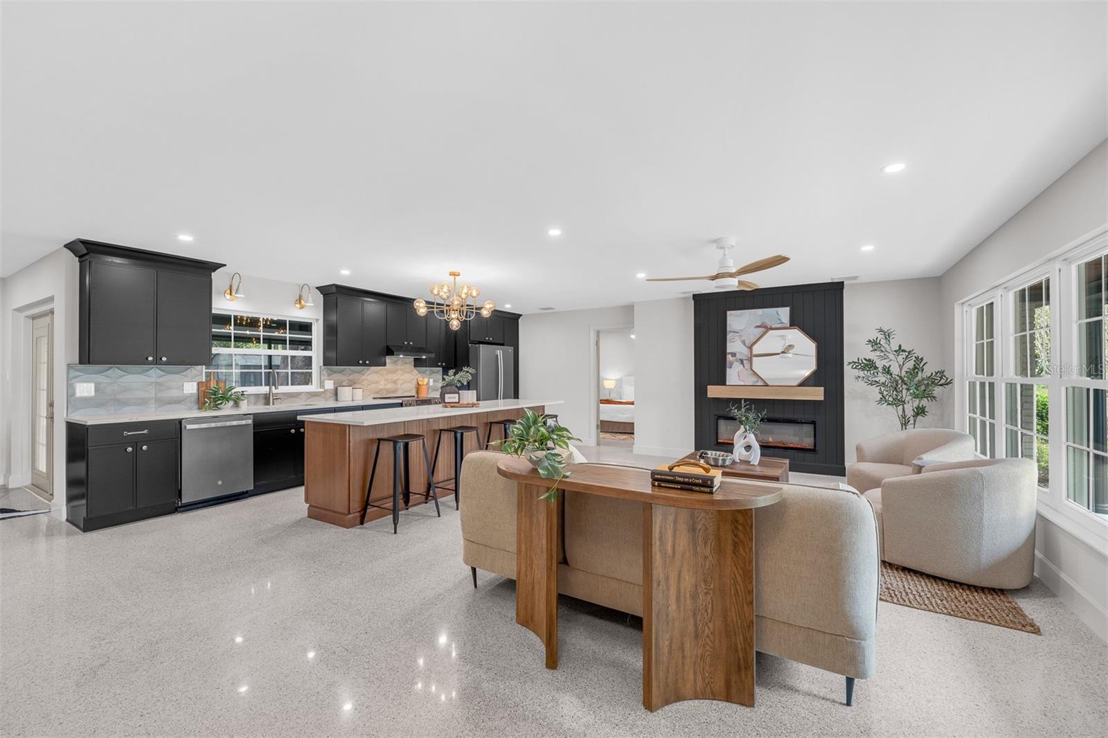 Image 4 of 50 For 639 Friar Road