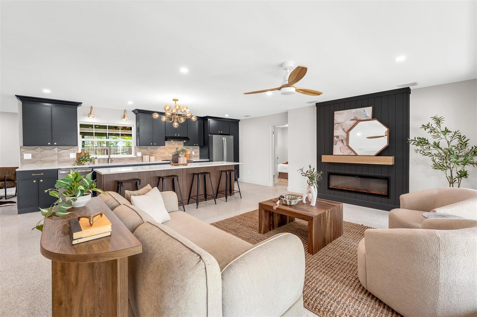 Image 5 of 50 For 639 Friar Road