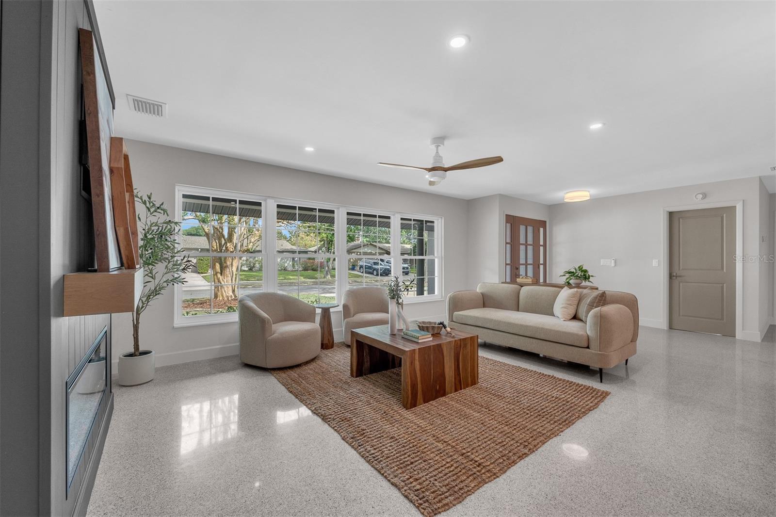 Image 6 of 50 For 639 Friar Road