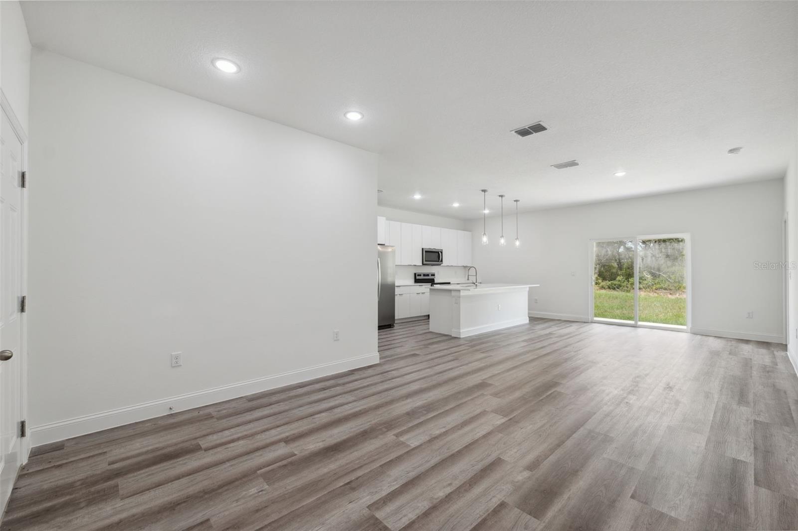 Image 10 of 37 For 16904 30th Avenue Road