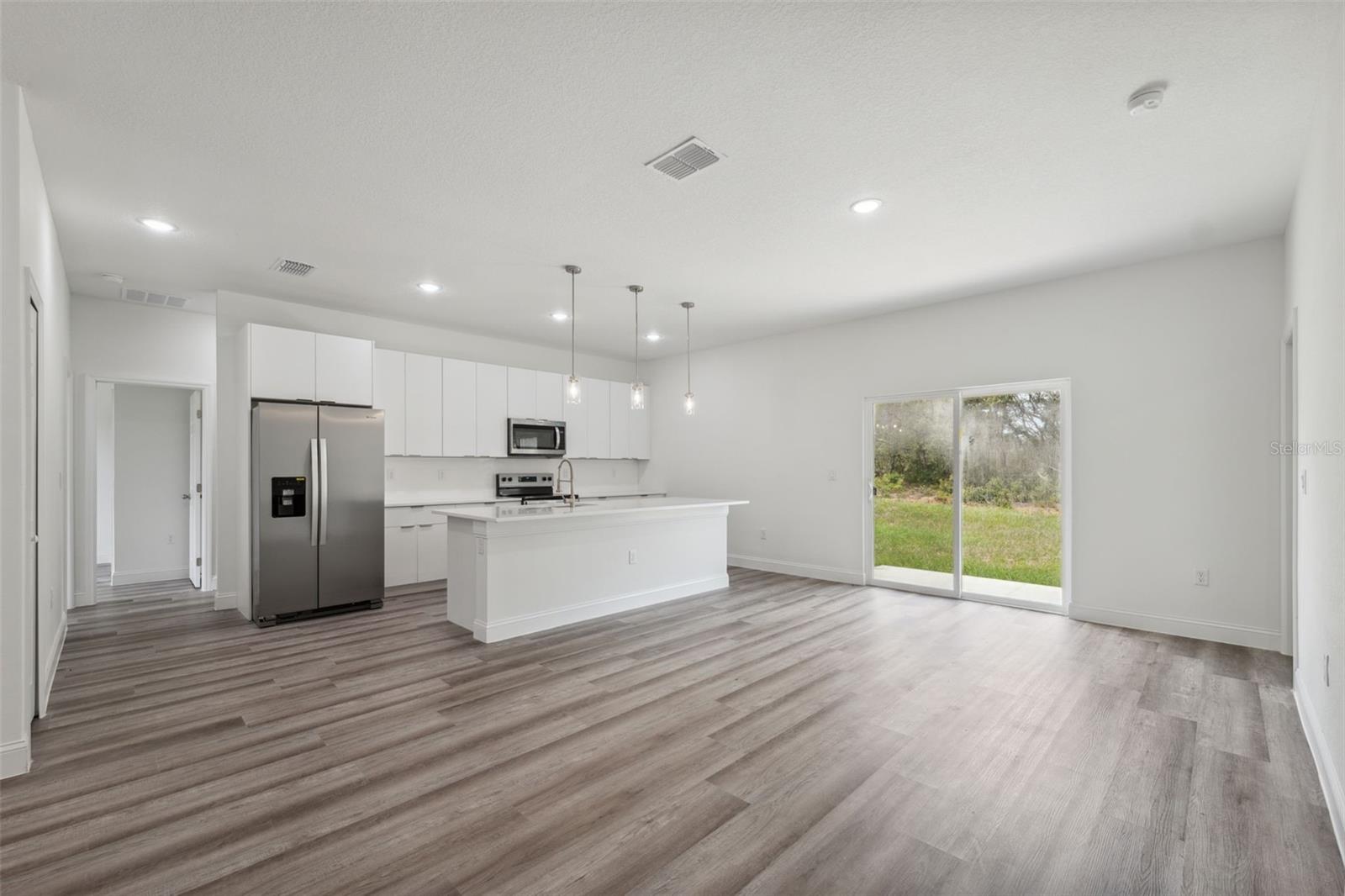 Image 11 of 37 For 16904 30th Avenue Road