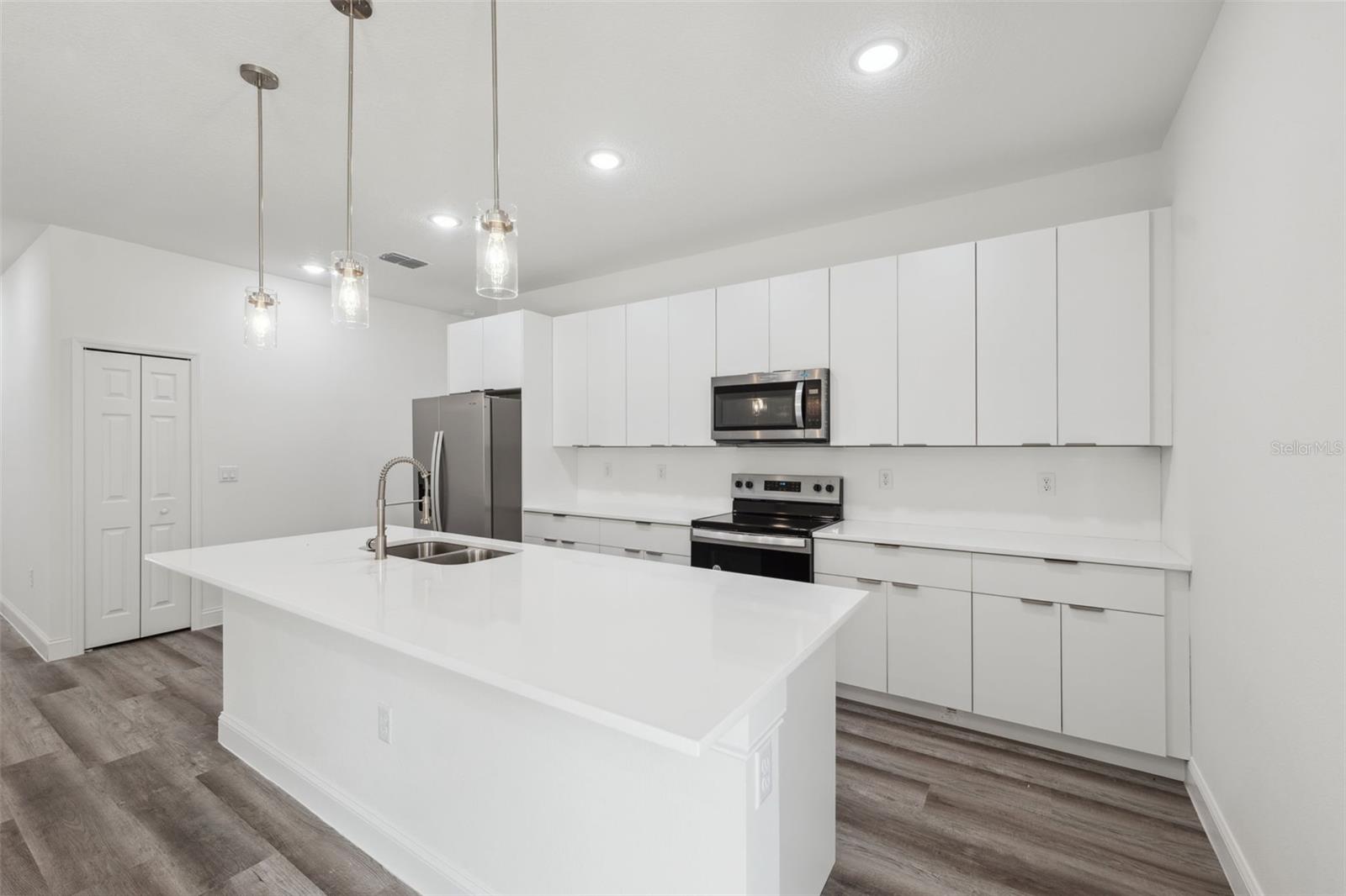 Image 14 of 37 For 16904 30th Avenue Road