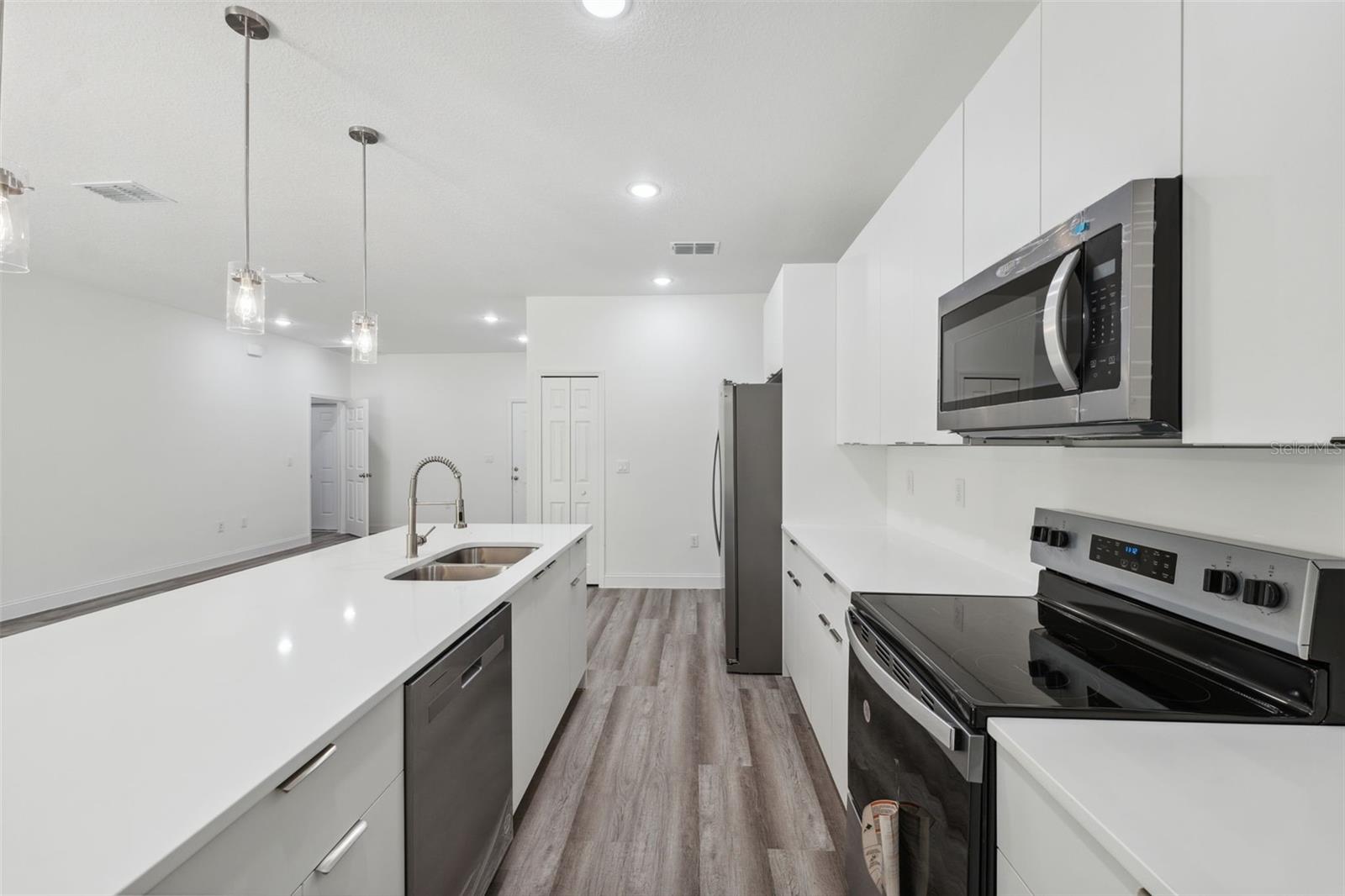 Image 18 of 37 For 16904 30th Avenue Road