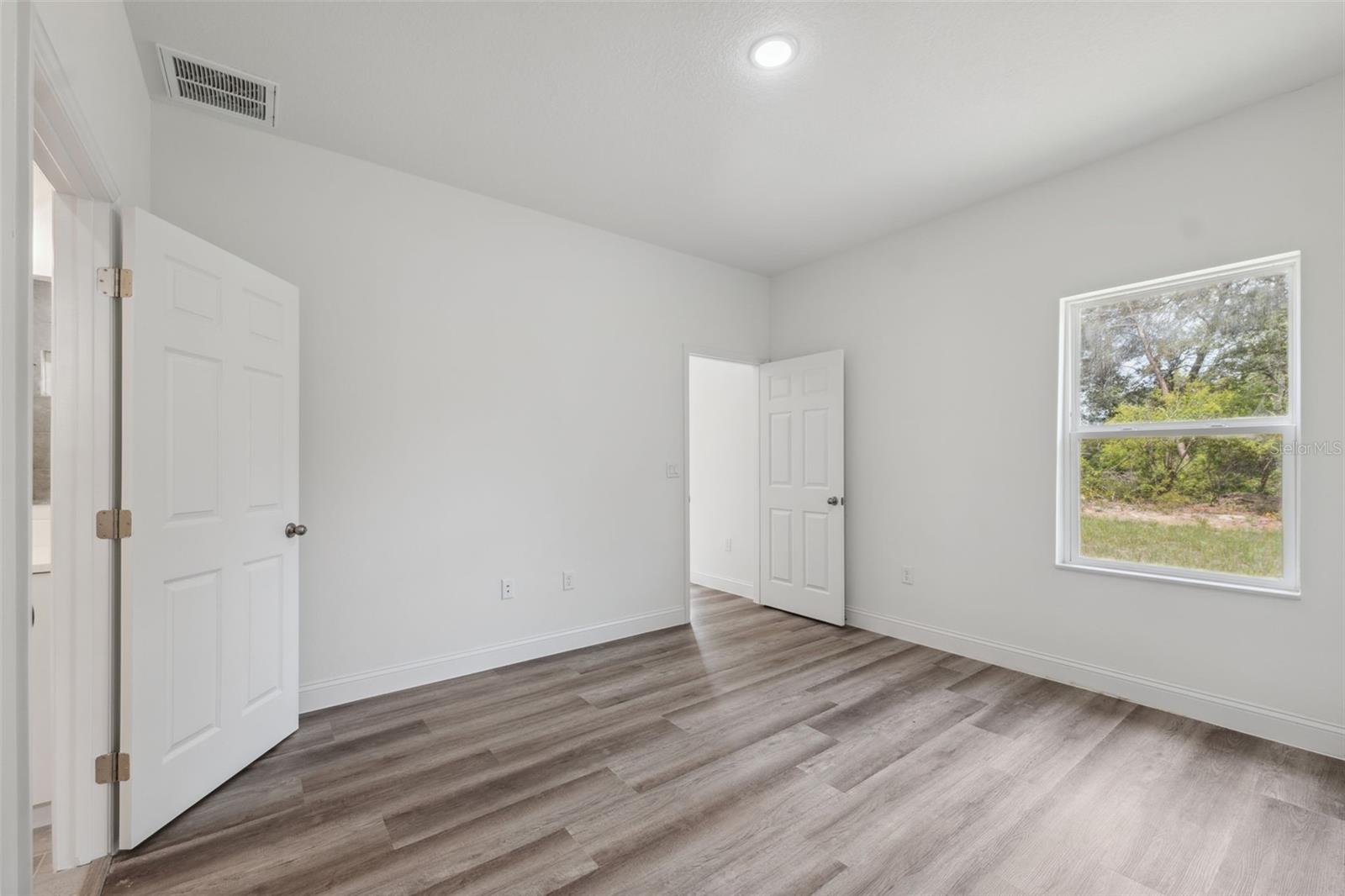 Image 24 of 37 For 16904 30th Avenue Road