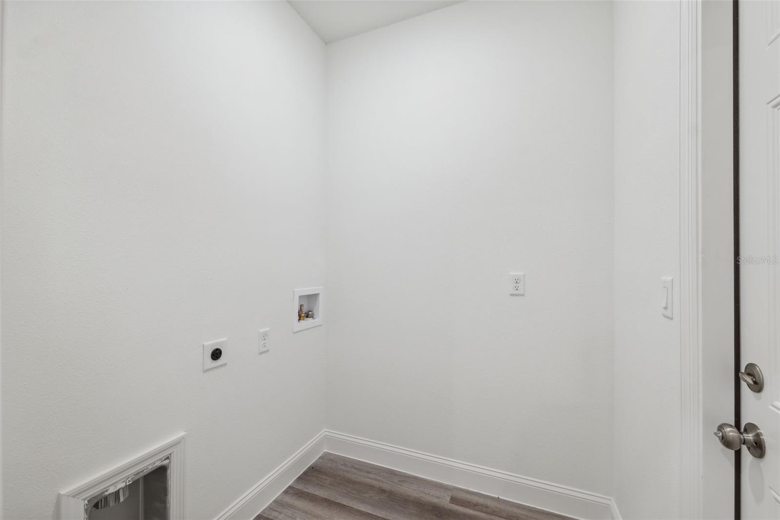 Image 30 of 37 For 16904 30th Avenue Road