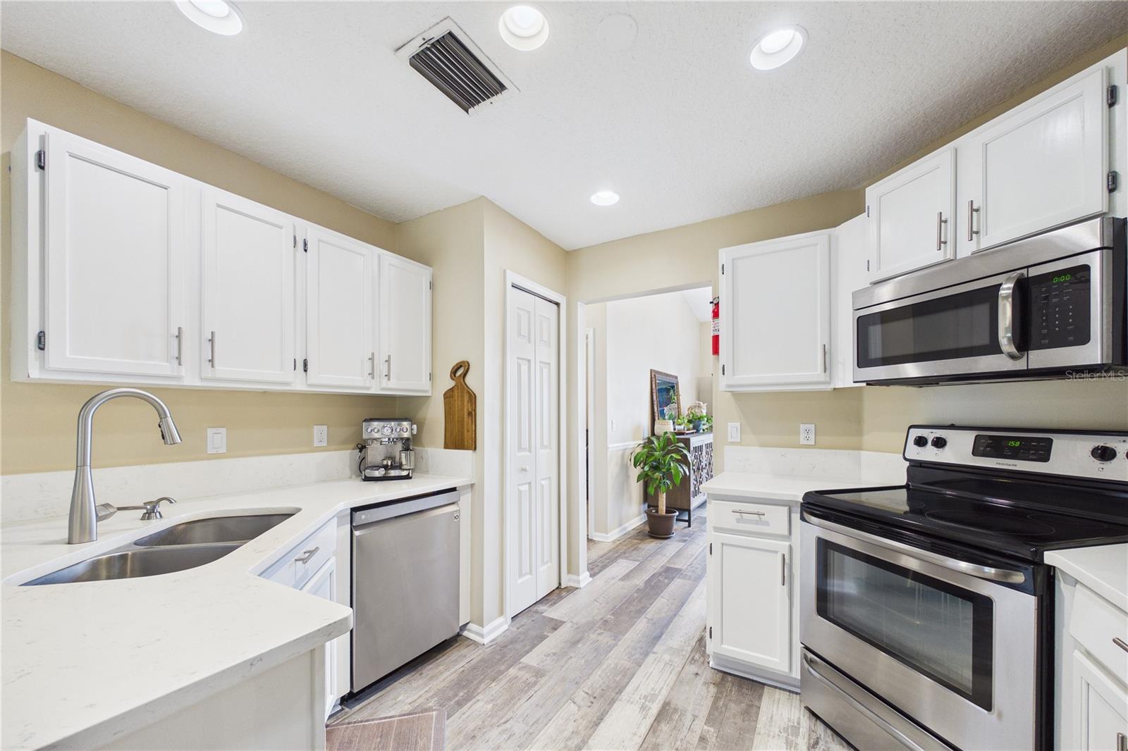 Image 9 of 65 For 2487 Winged Elm Drive E