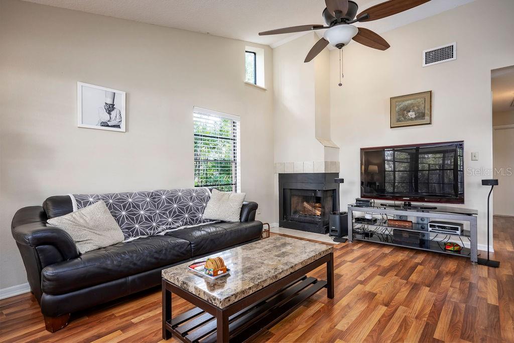 Image 12 of 46 For 8701 Rose Pointe Court