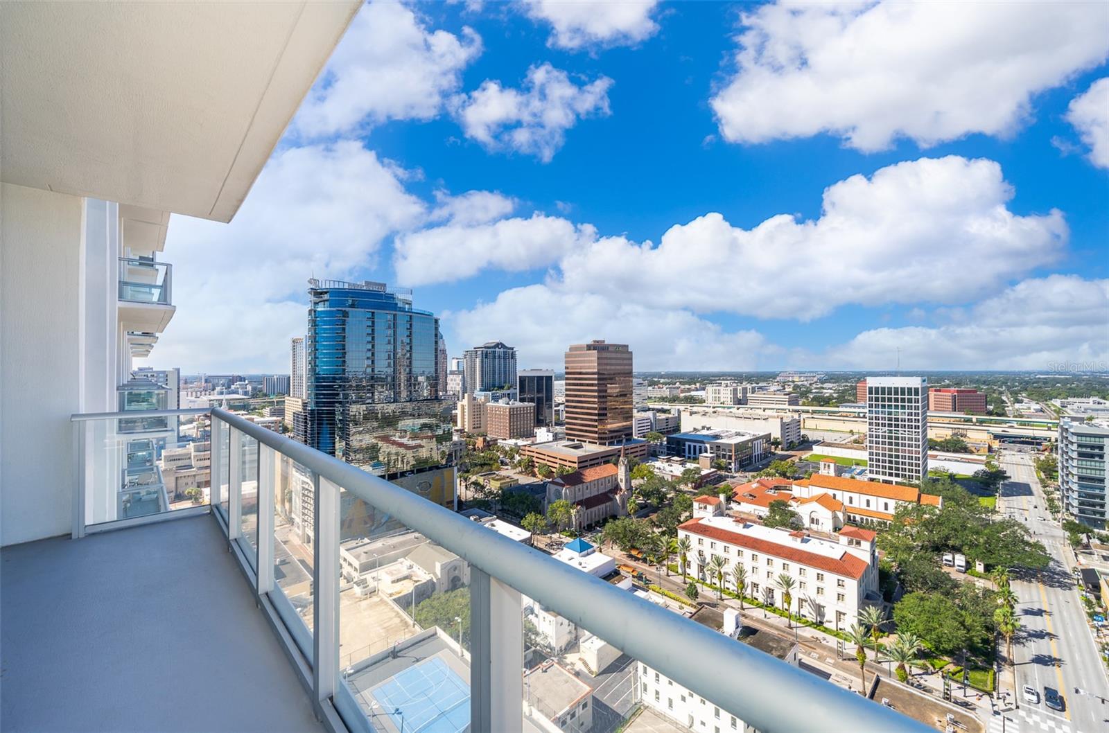 Image 17 of 27 For 150 Robinson Street 2112