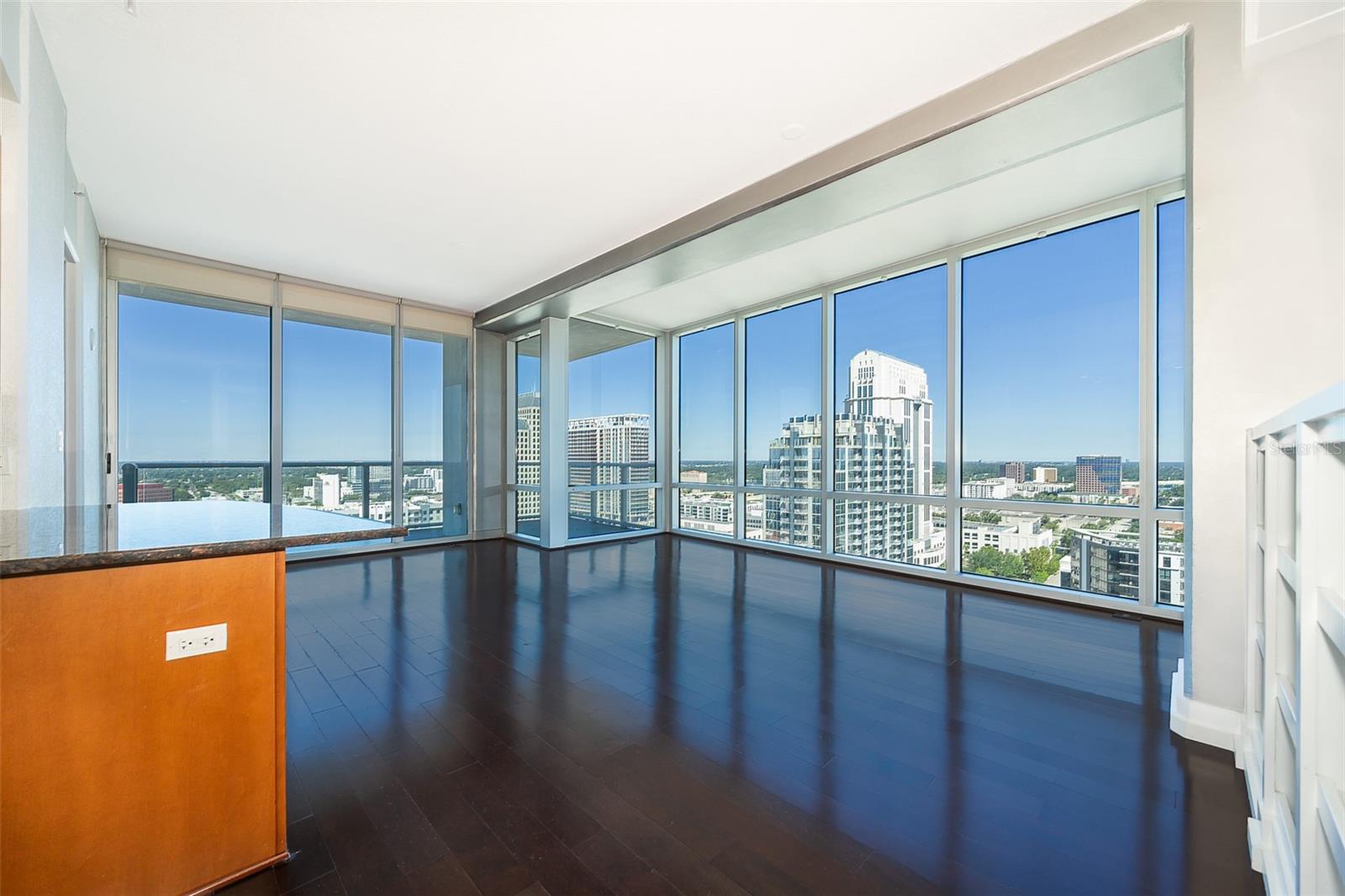 Image 2 of 27 For 150 Robinson Street 2112