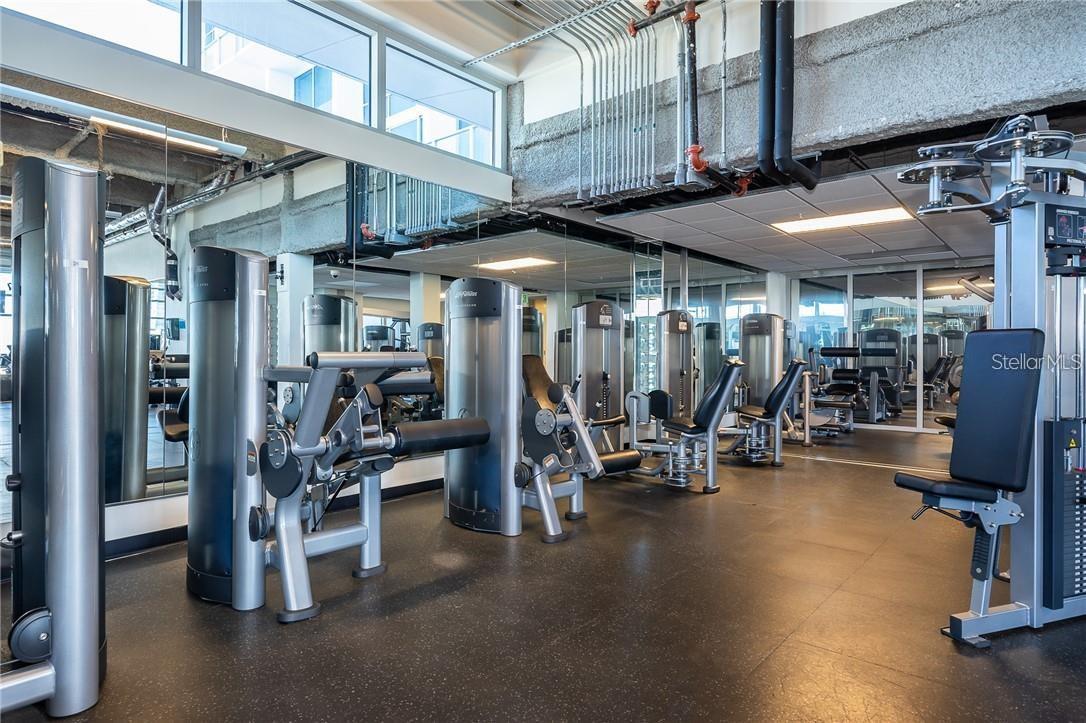 Image 21 of 27 For 150 Robinson Street 2112