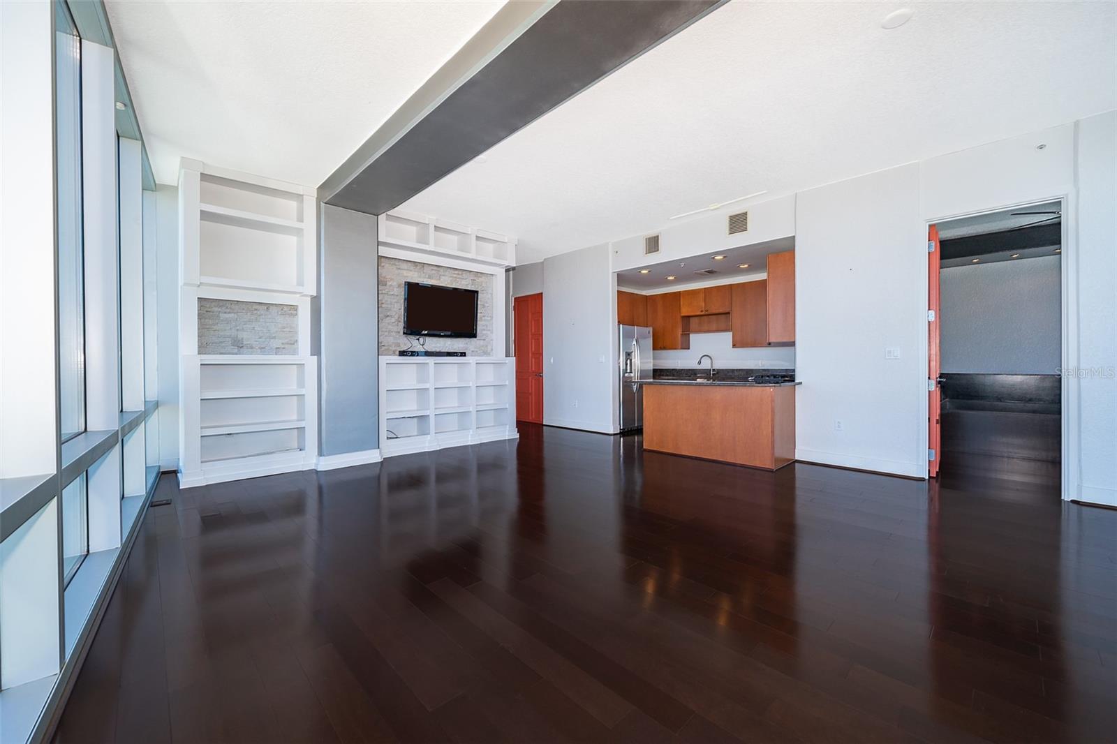 Image 4 of 27 For 150 Robinson Street 2112