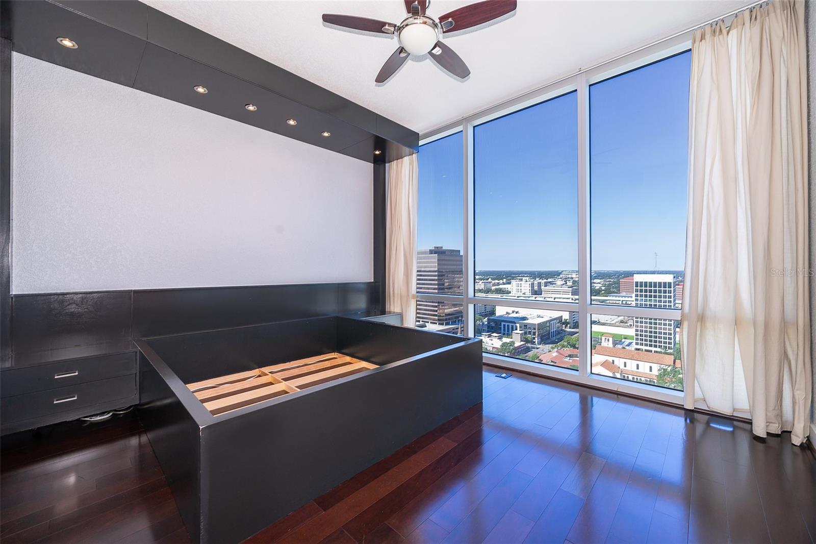 Image 8 of 27 For 150 Robinson Street 2112