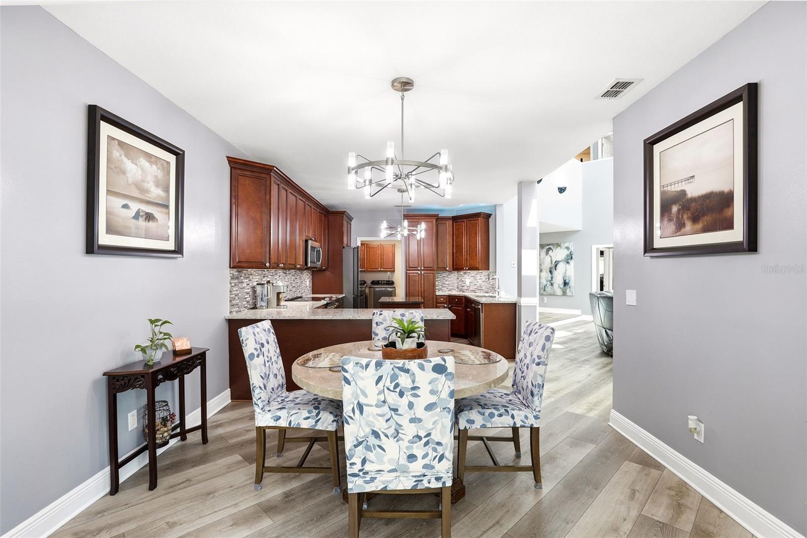 Image 15 of 47 For 381 Prairie Lake Cove