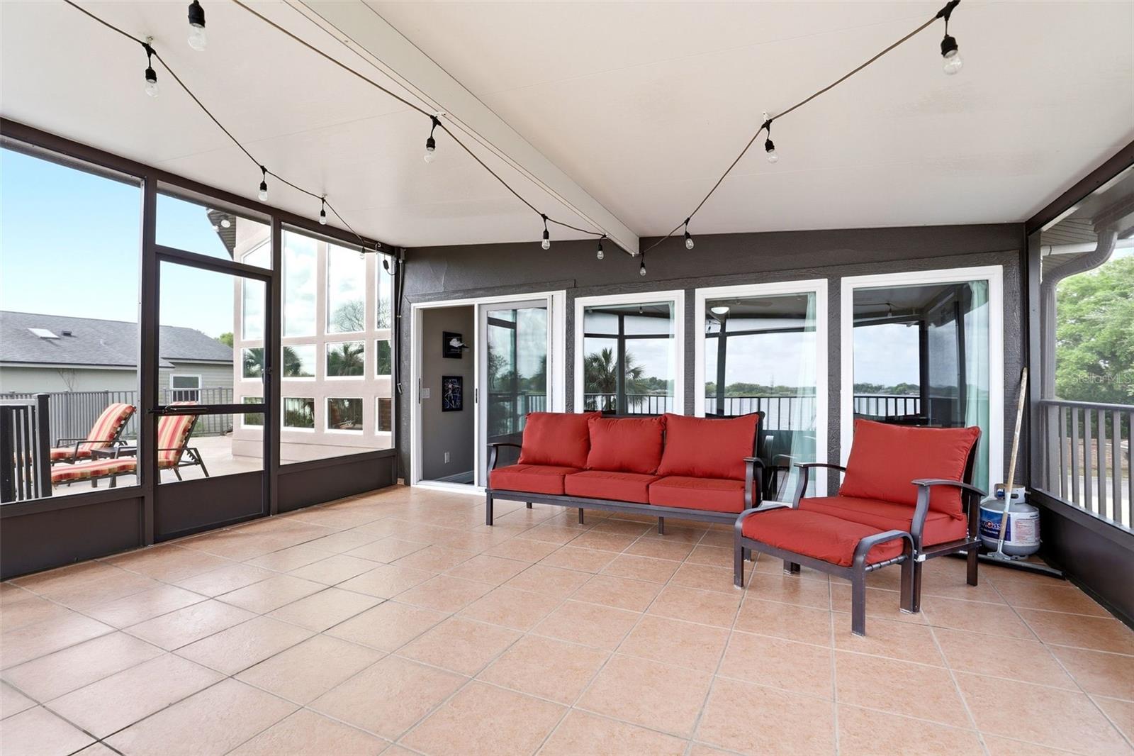 Image 32 of 47 For 381 Prairie Lake Cove