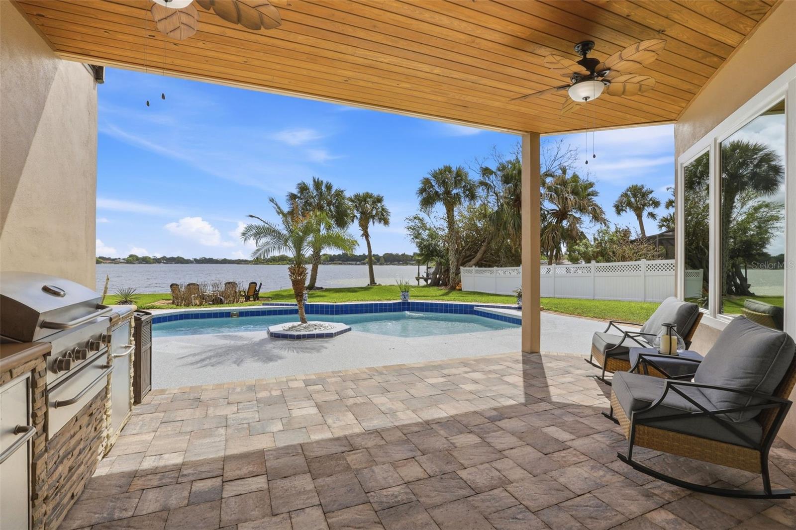 Image 36 of 47 For 381 Prairie Lake Cove