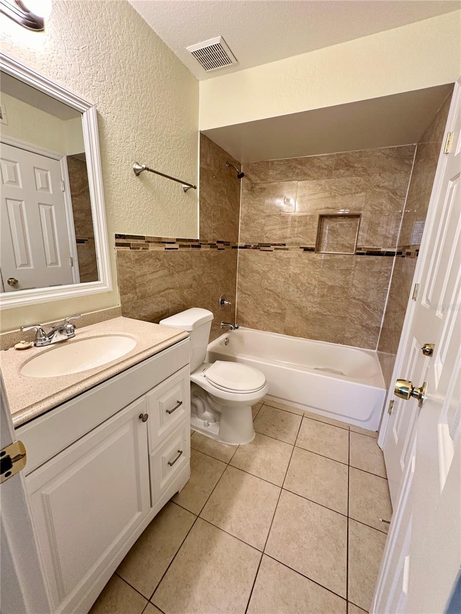 Image 11 of 15 For 696 Youngstown Parkway 319