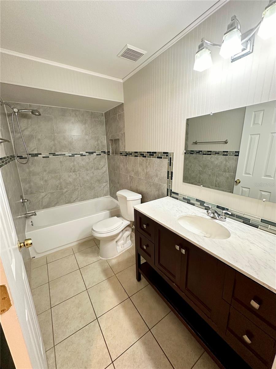 Image 9 of 15 For 696 Youngstown Parkway 319