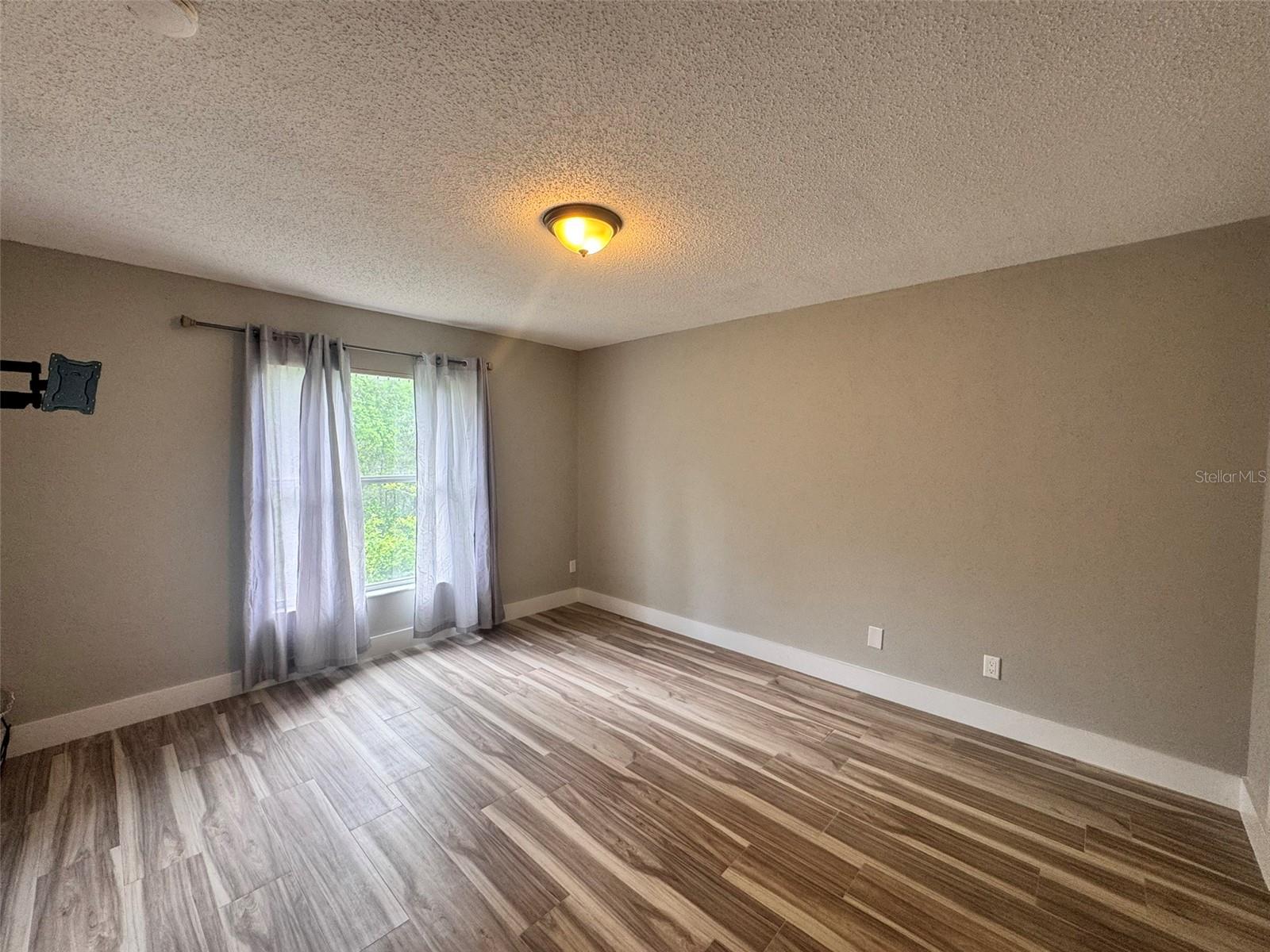 Image 15 of 24 For 13903 Timberland Drive 204