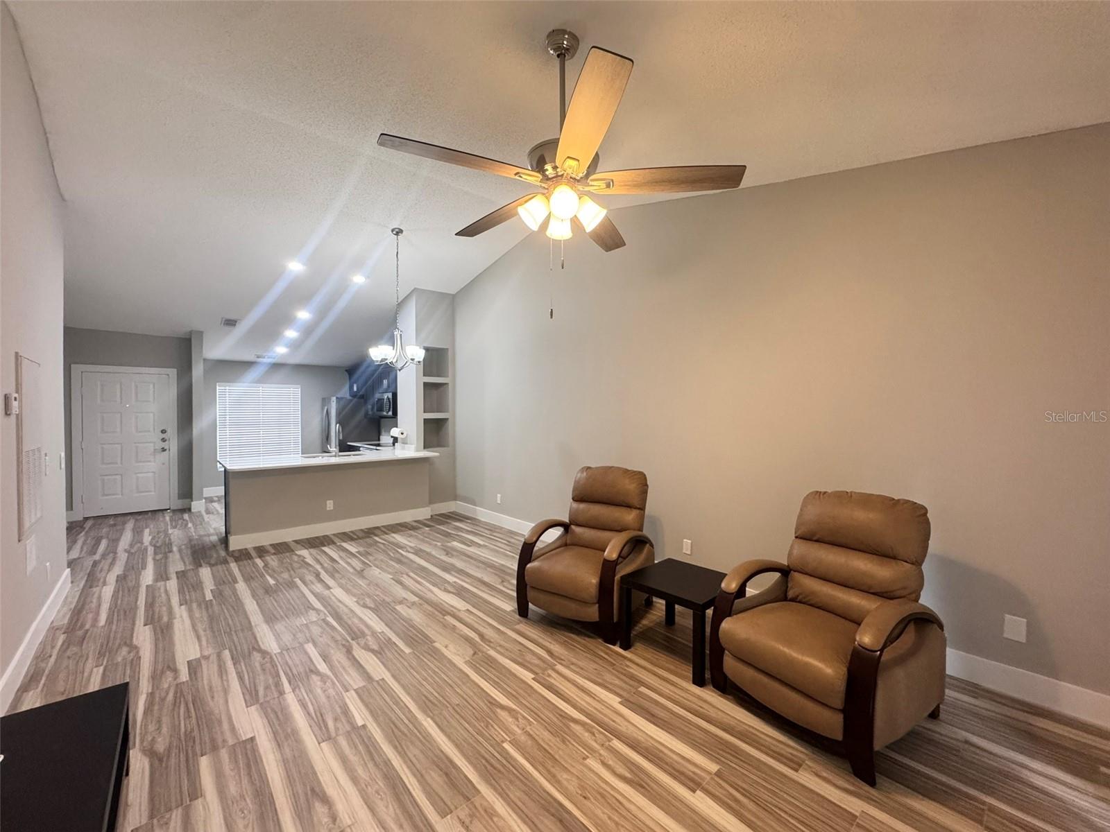 Image 4 of 24 For 13903 Timberland Drive 204