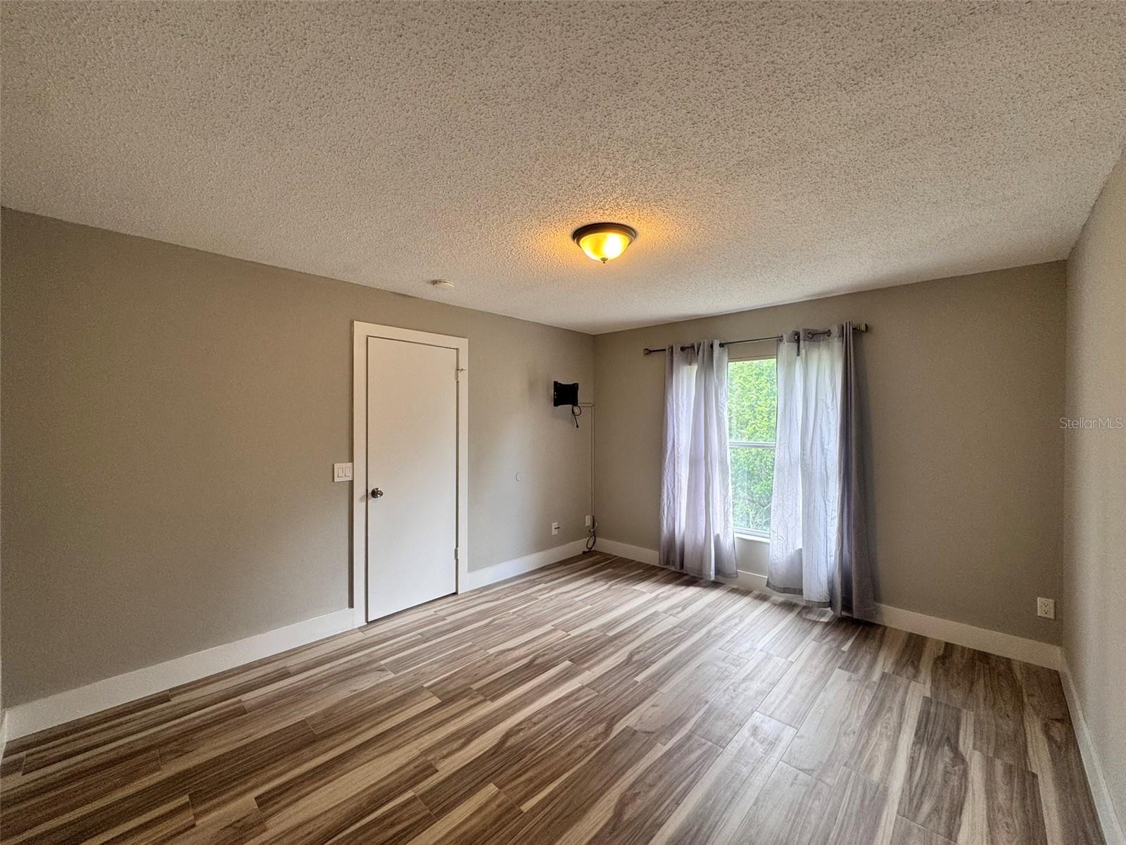 Image 6 of 24 For 13903 Timberland Drive 204