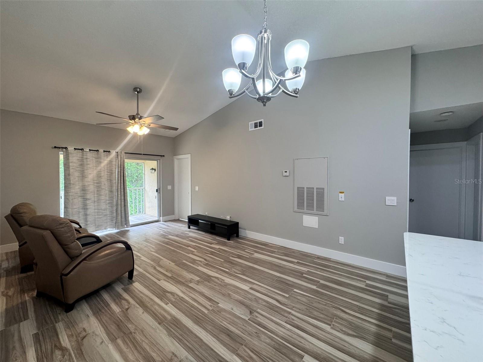 Image 7 of 24 For 13903 Timberland Drive 204